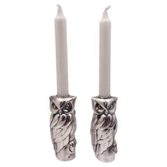 Tiffany & Co. Coppia di rari candelabri a forma di gufo in argento sterling della metà del secolo scorso