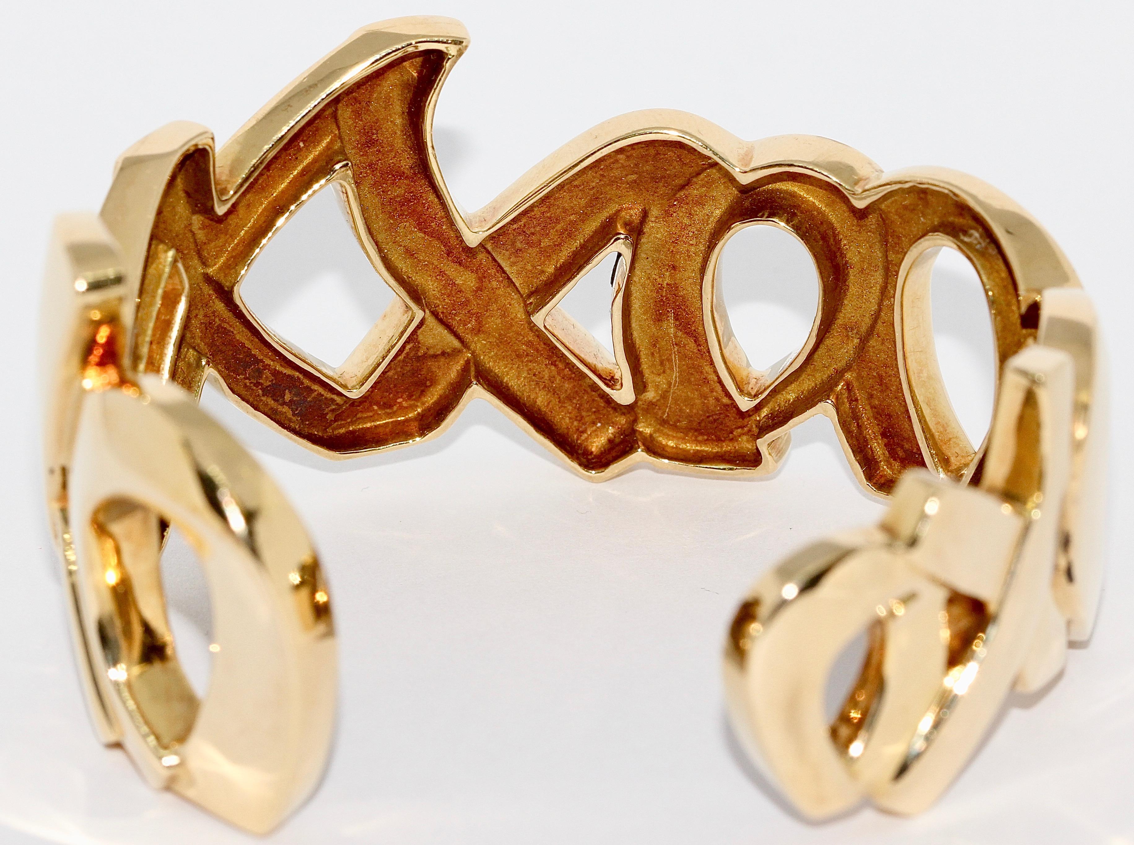 Tiffany & Co. Paloma Picasso Bracelet jonc XO « Love and Kisses » en or 18 carats en vente 4