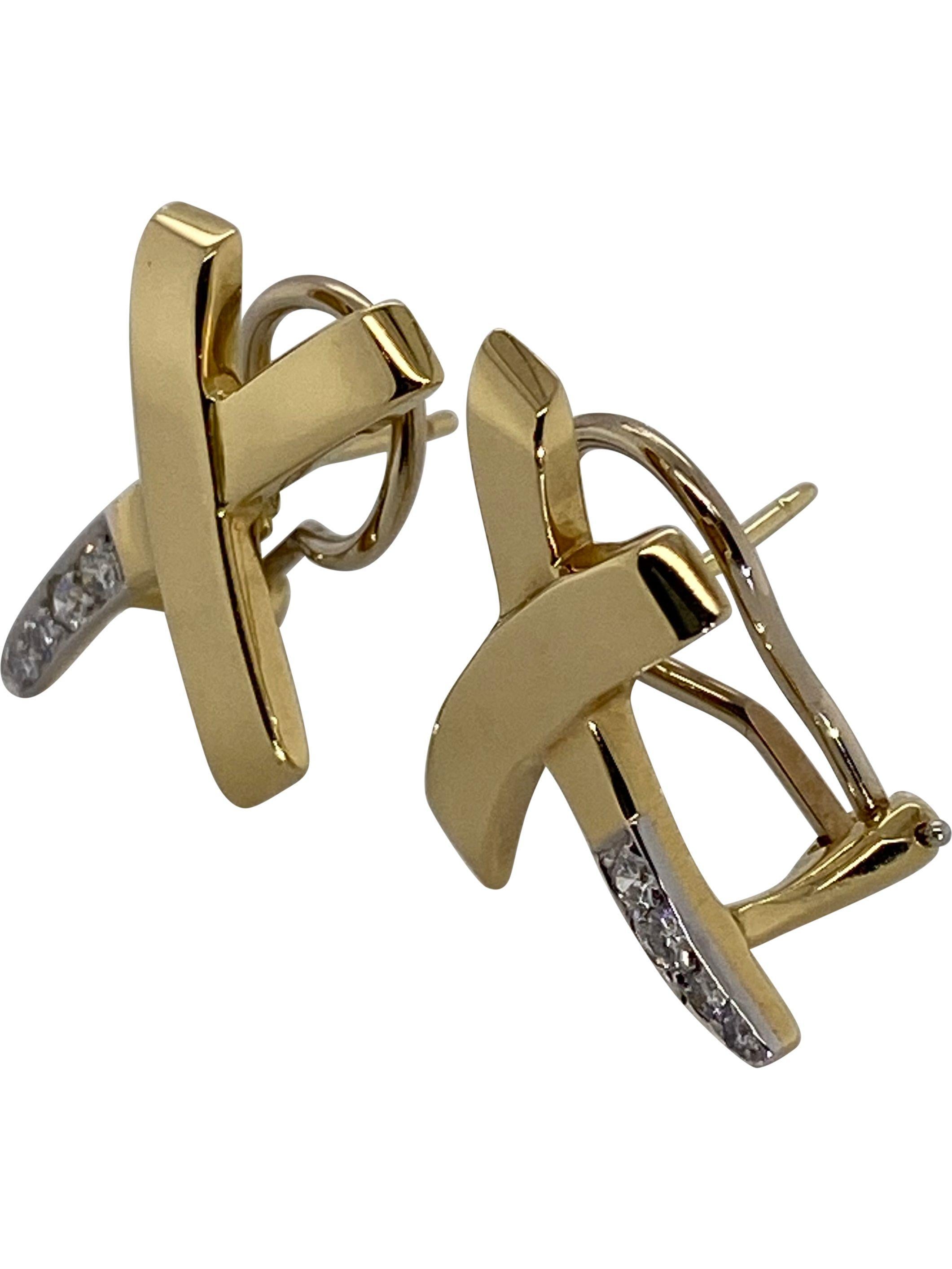 A popular style and a great look! These beautifully crafted Tiffany & Co Paloma Picasso medium sized earrings in 18k yellow gold & platinum feature a dusting of diamonds giving a little sparkle on the ears. The Kiss collection has been one of