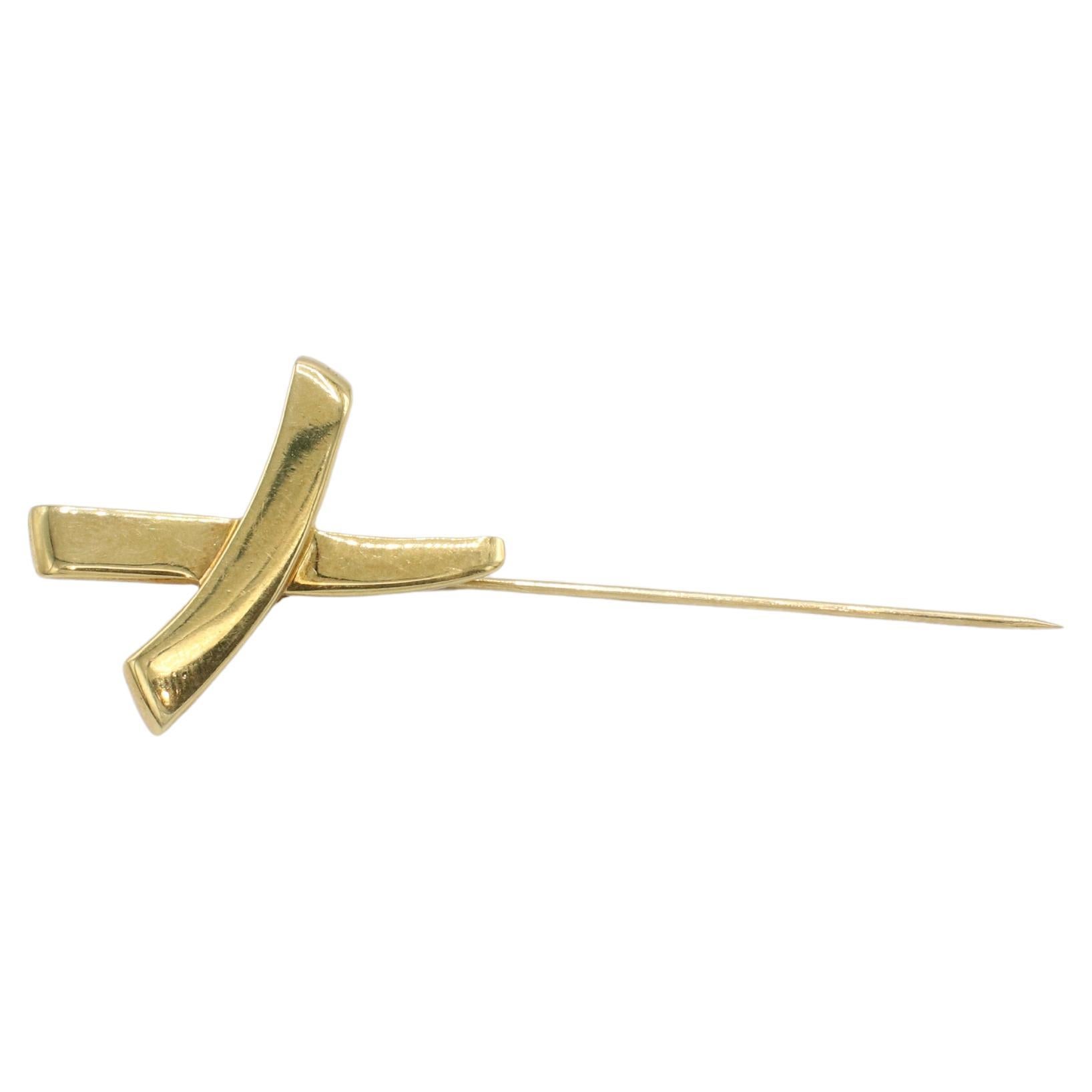 Tiffany & Co. Paloma Picasso 18 Karat Yellow Gold X Stick Pin Brooch 1983
Metal: 18k yellow gold
Weight: 4.80 grams
Dimensions: 2.75