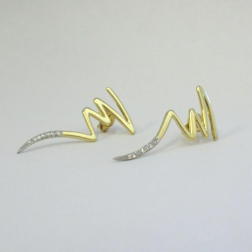 TIFFANY & Co. Paloma Picasso 18K Gold Diamond Scribble Earrings In Excellent Condition For Sale In Los Angeles, CA