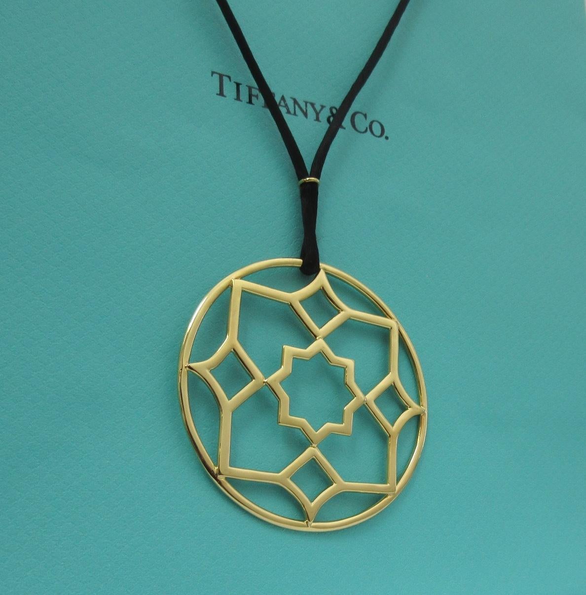TIFFANY & Co. Paloma Picasso 18K Gold Marrakesh Pendant Necklace Extra Large

Metal: 18K Yellow Gold
Weight: 23.90 grams
Pendant: 64mm(2.52