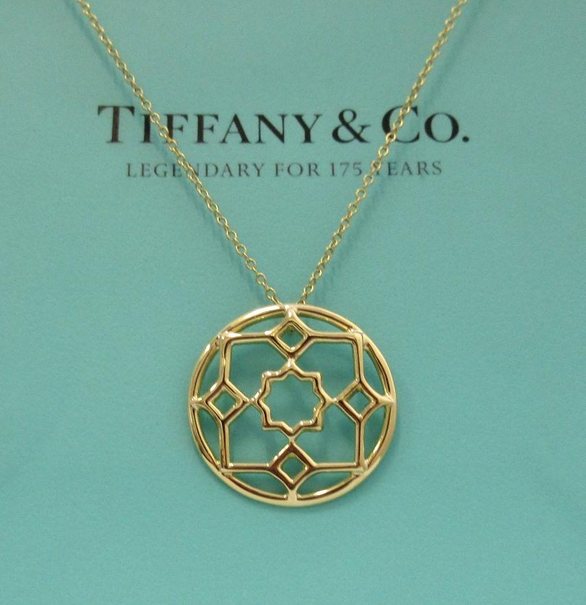 TIFFANY & Co. Paloma Picasso Collier pendentif Marrakech en or 18 carats Pour femmes en vente