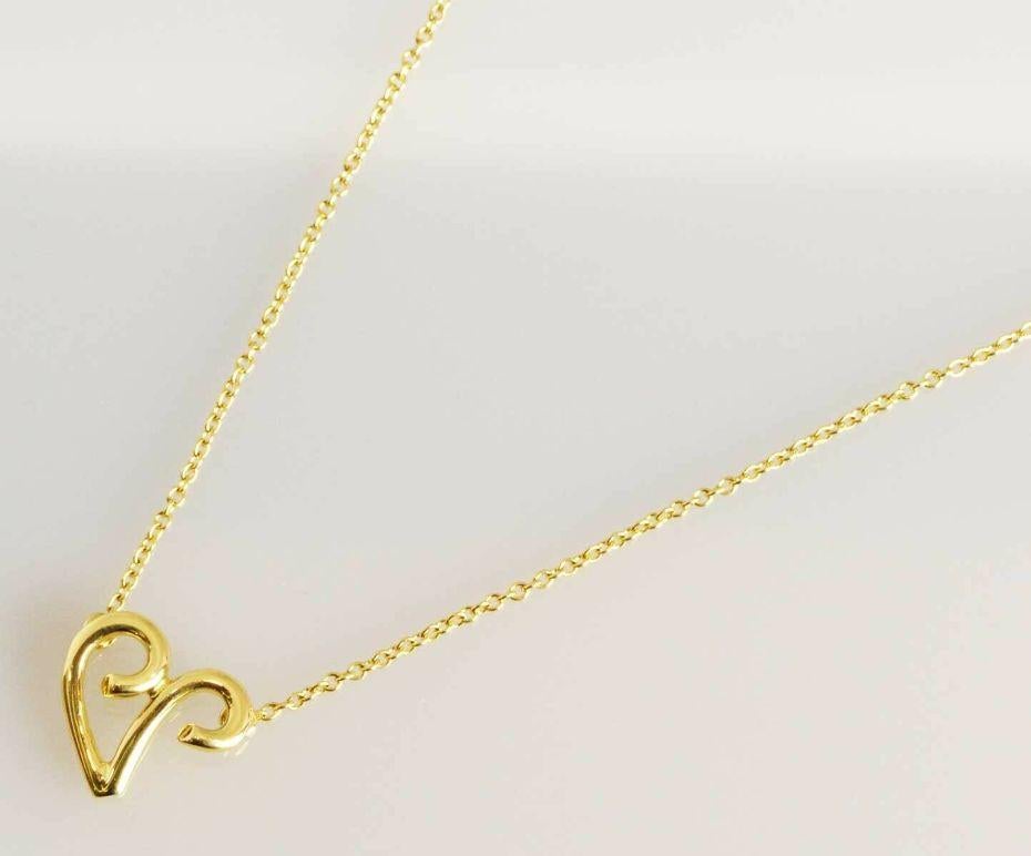 TIFFANY & Co. Paloma Picasso 18K Gold Paloma's Heart Pendant Necklace In Good Condition For Sale In Los Angeles, CA