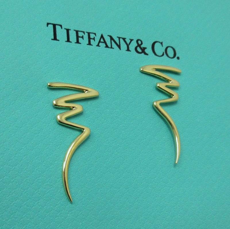 TIFFANY & Co. Paloma Picasso 18K Gold Scribble Earrings

Metal: 18K yellow gold
Weight: 5.50 grams
Measurement: 1 7/16