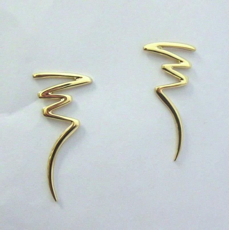 TIFFANY & Co. Paloma Picasso 18K Gold Scribble Earrings In Excellent Condition In Los Angeles, CA