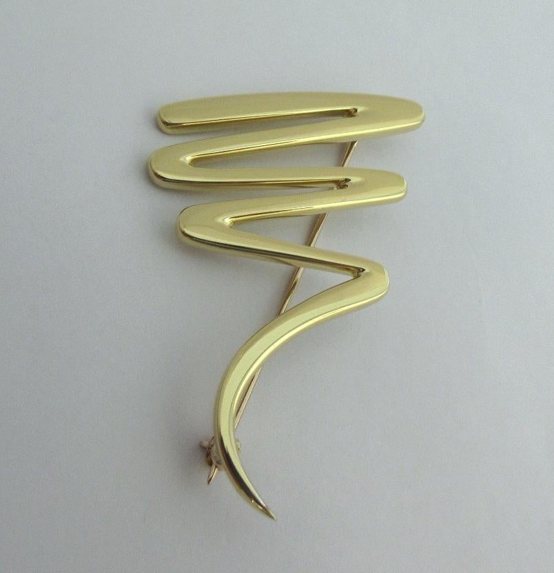 TIFFANY & Co. Paloma Picasso 18K Gold Scribble Pin Brooch  In Excellent Condition For Sale In Los Angeles, CA