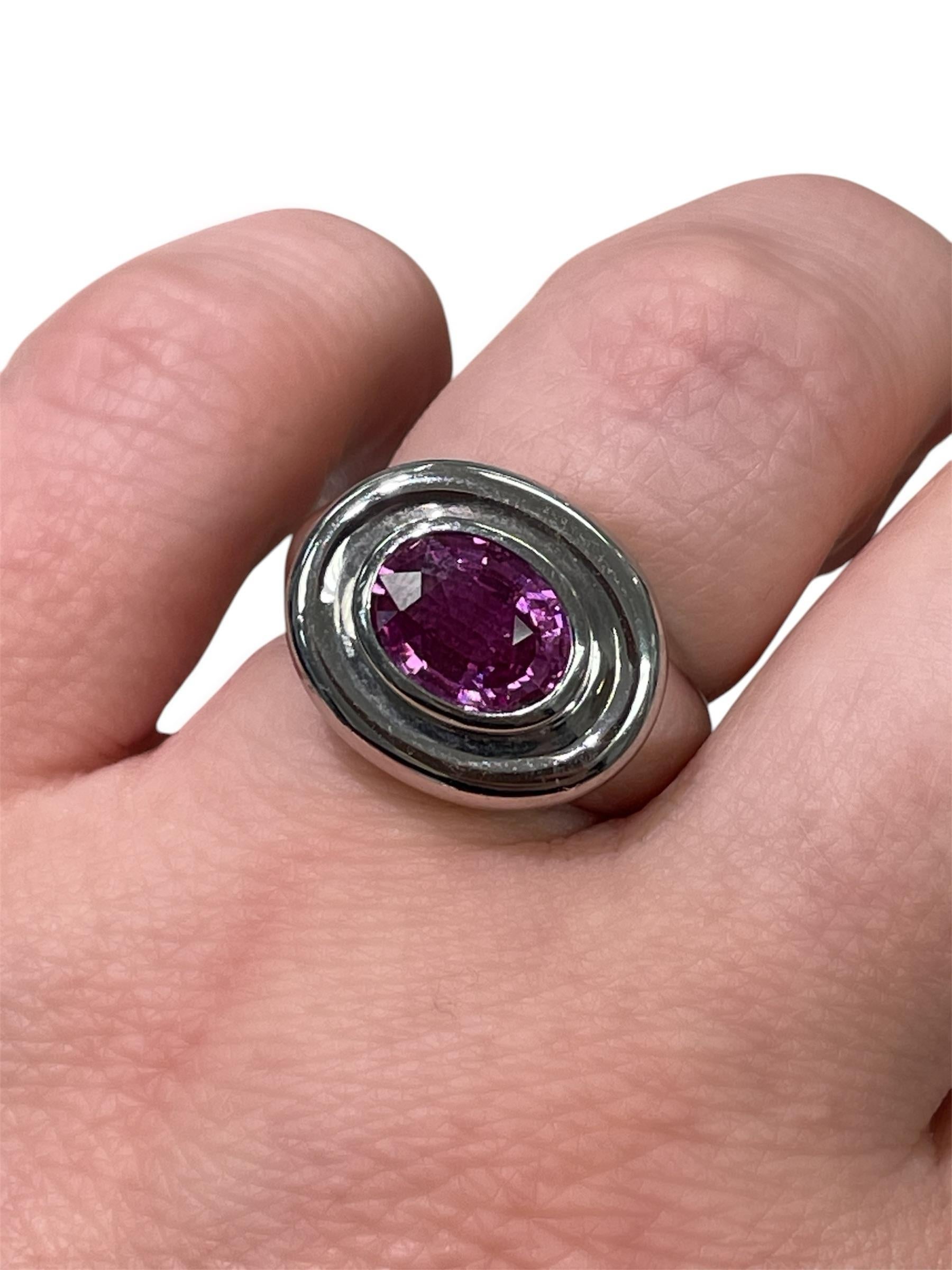 Tiffany & Co., Paloma Picasso, Anillo de oro blanco de 18 quilates y zafiro rosa Corte oval en venta