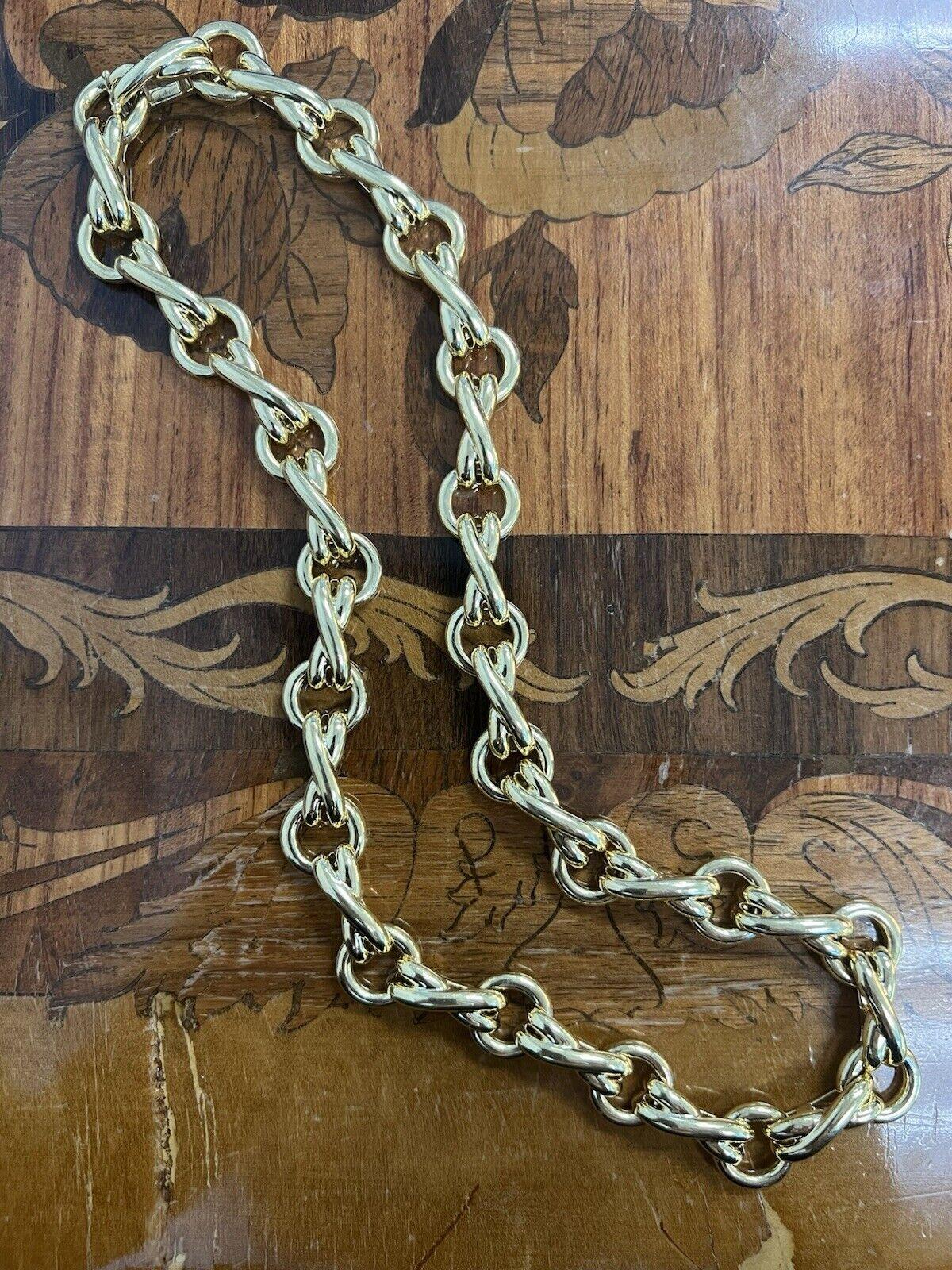Tiffany & Co. by Paloma Picasso 18k Yellow Gold XO Link Necklace 1990s

Here is your chance to purchase a beautiful and highly collectible designer necklace.   

Highly collectible and well-made vintage Tiffany & Co. by Paloma Picasso 18k Yellow
