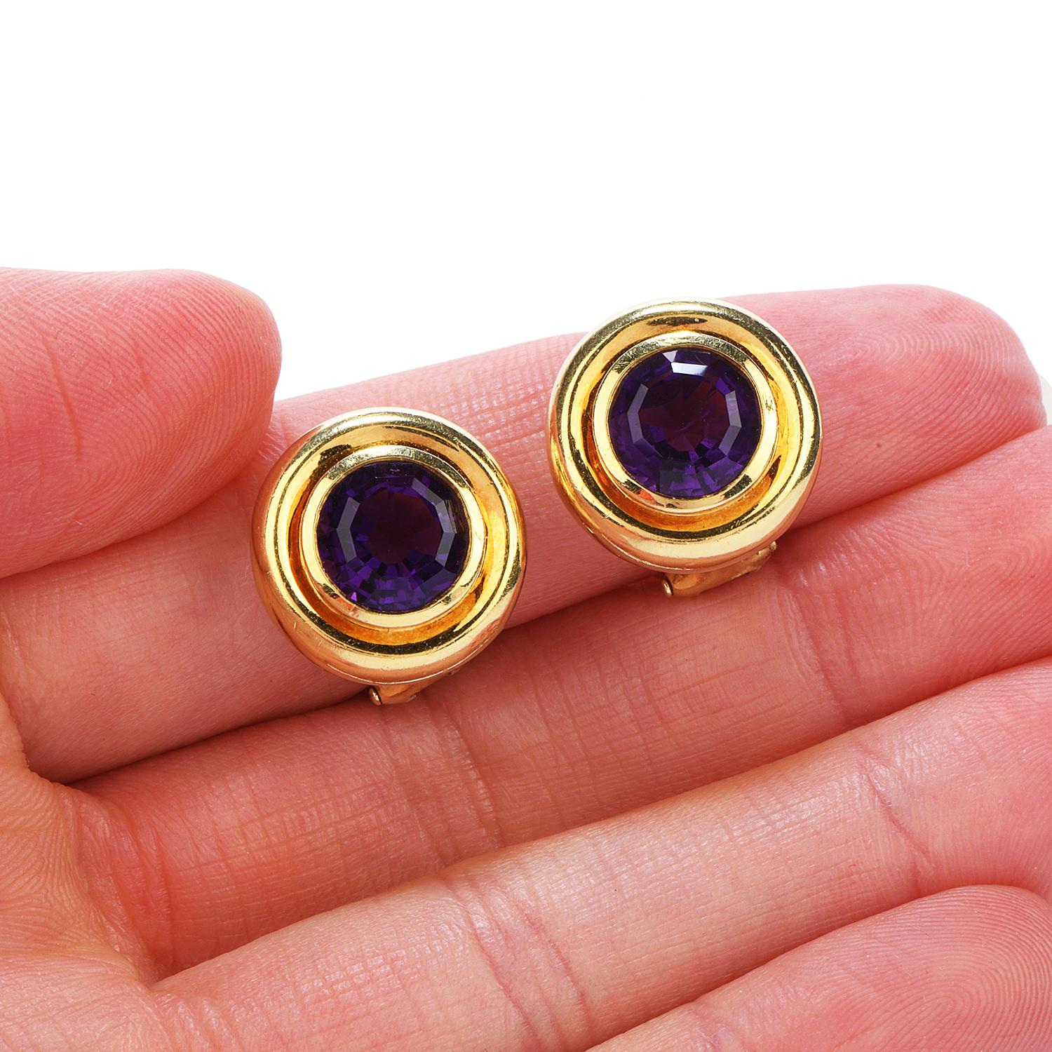Tiffany & Co. Paloma Picasso 1981 Amethyst 18k Gold Round Clip On Earrings In Excellent Condition In Miami, FL
