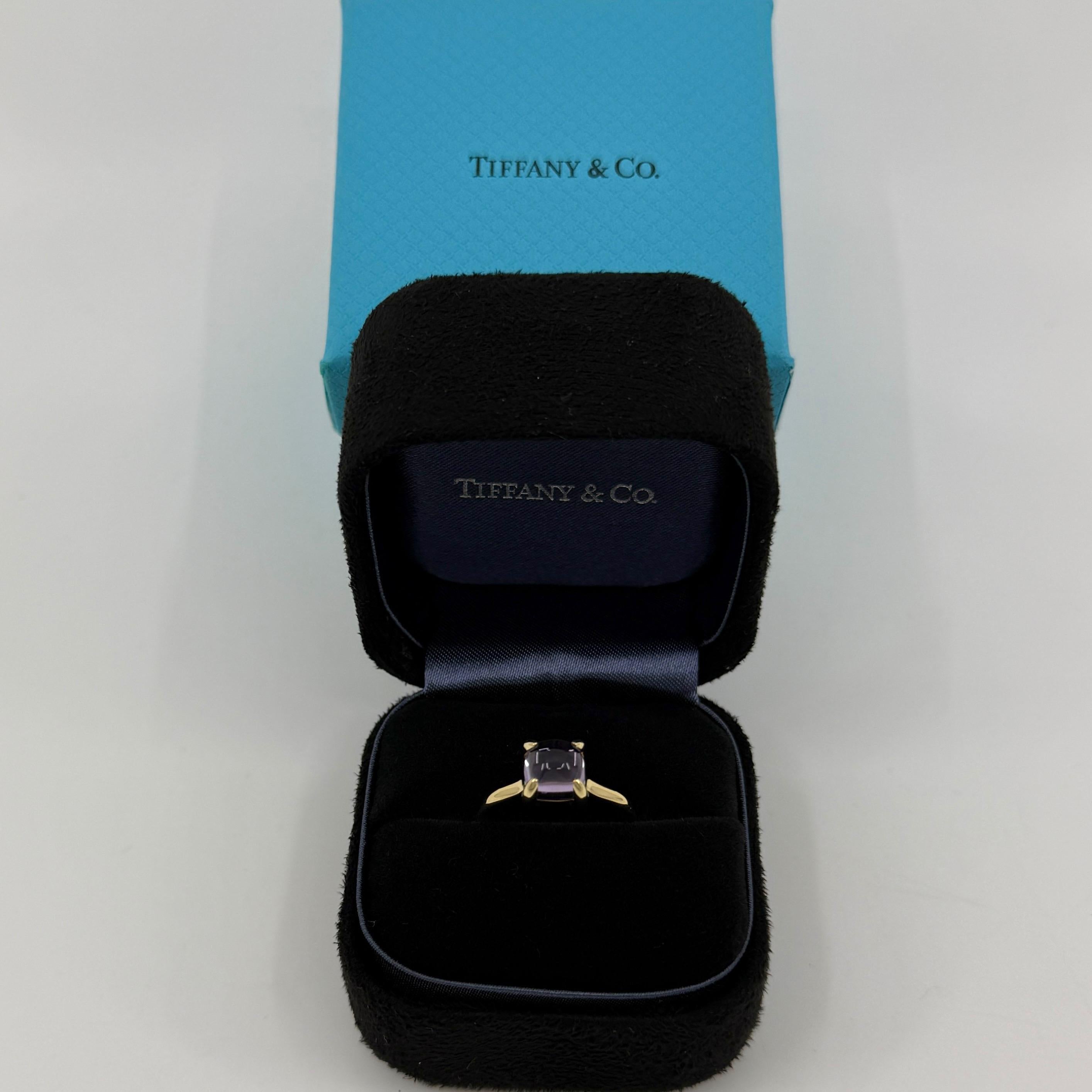 Vintage Tiffany & Co. Bague Paloma Picasso en or jaune 18 carats avec améthyste.

Une magnifique et rare bague en améthyste violette en forme de pain de sucre de la collection Paloma Picasso de Tiffany & Co.

Les maisons de haute joaillerie comme