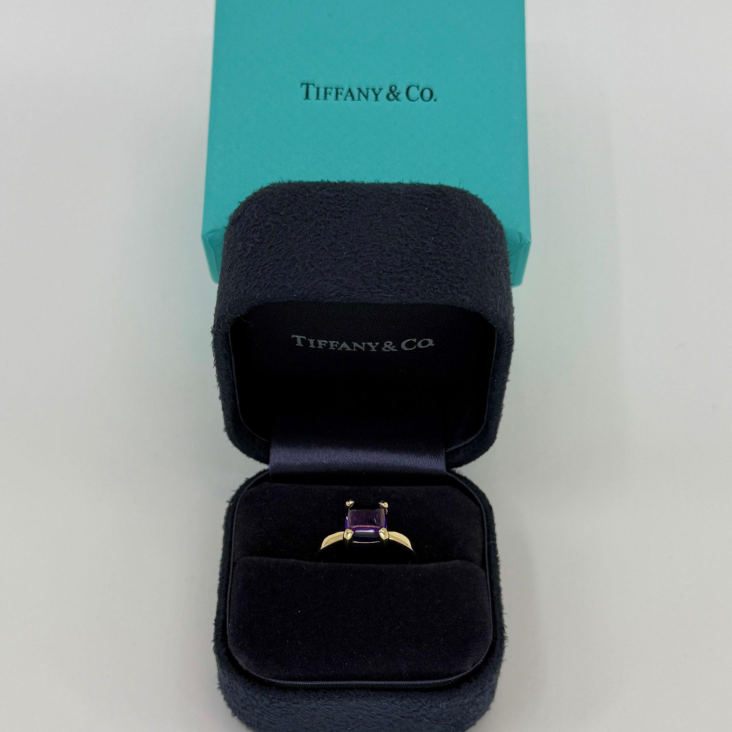 Tiffany & Co. d'epoca. Anello Paloma Picasso con ametista e pila in oro giallo 18 carati.

Un bellissimo e raro anello di ametista viola a forma di pan di zenzero della collezione Paloma Picasso for Tiffany & Co.

Le case di alta gioielleria come