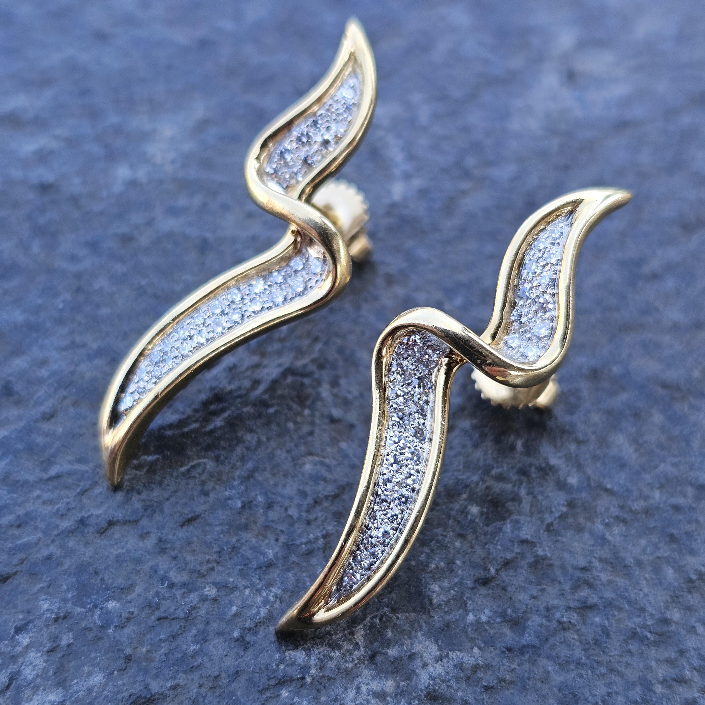 Here we have a stunning pair of Chrysalis 18k gold and platinum single cut diamond earrings by Tiffany & Co., Paloma Picasso crafted in 1987. These earrings feature a graceful, flowing design with white round-cut diamonds. These earrings are