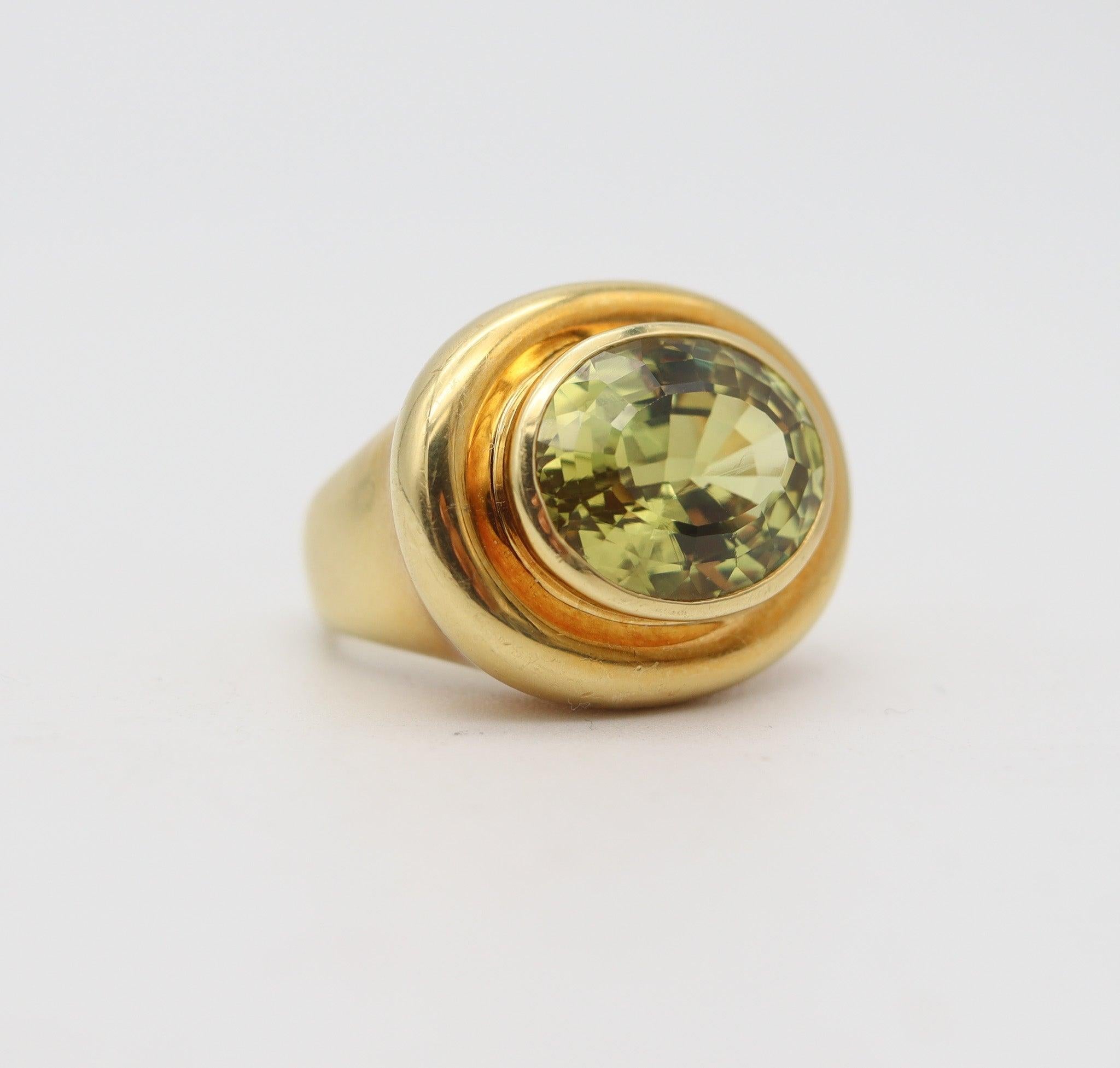 Taille ovale TIFFANY & CO. Bague cocktail Paloma Picasso en or jaune 18 carats avec péridot 9,45 carats en vente