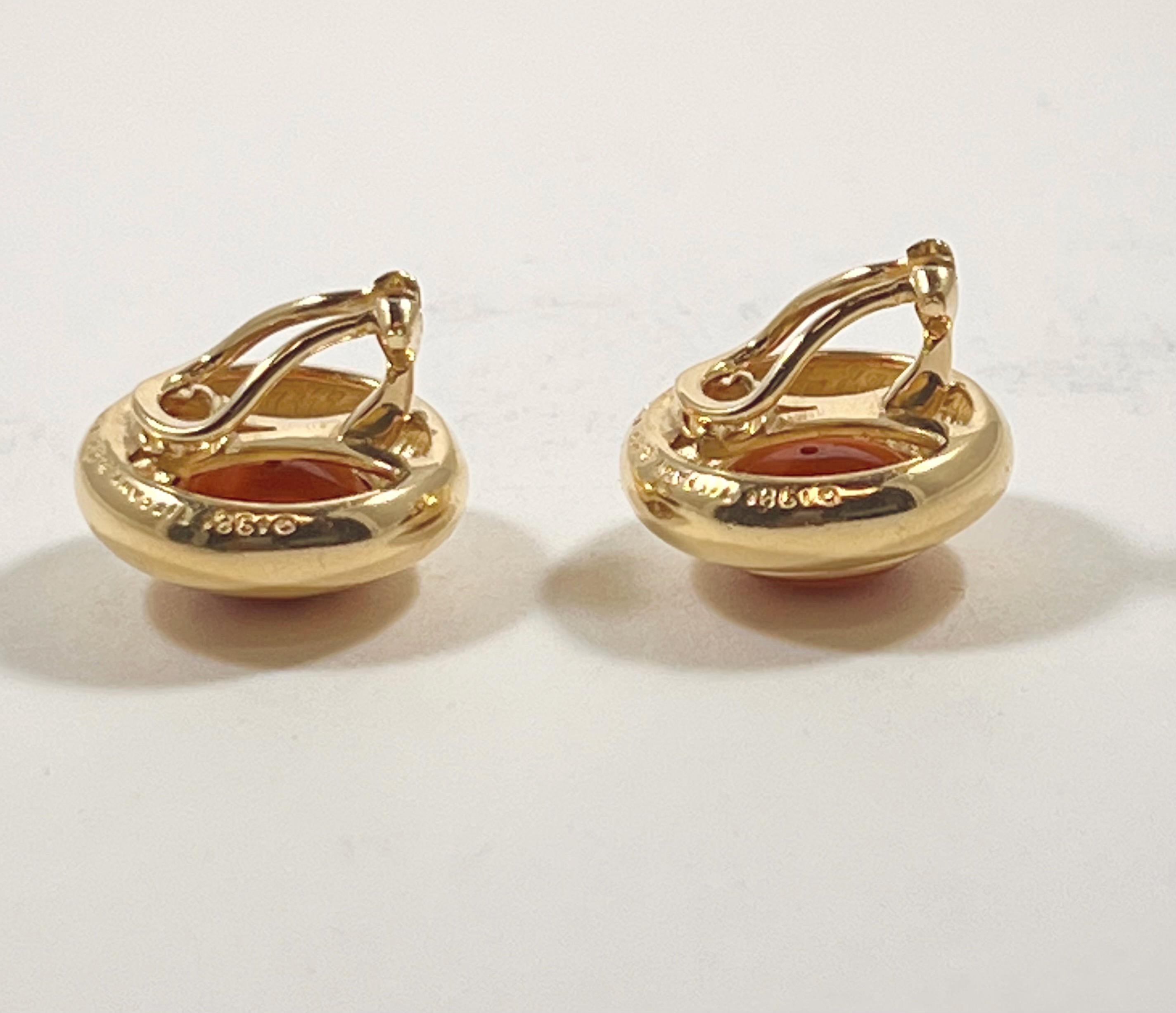 Taille cabochon Tiffany & Co. Boucles d'oreilles Paloma Picasso en or et corail en vente