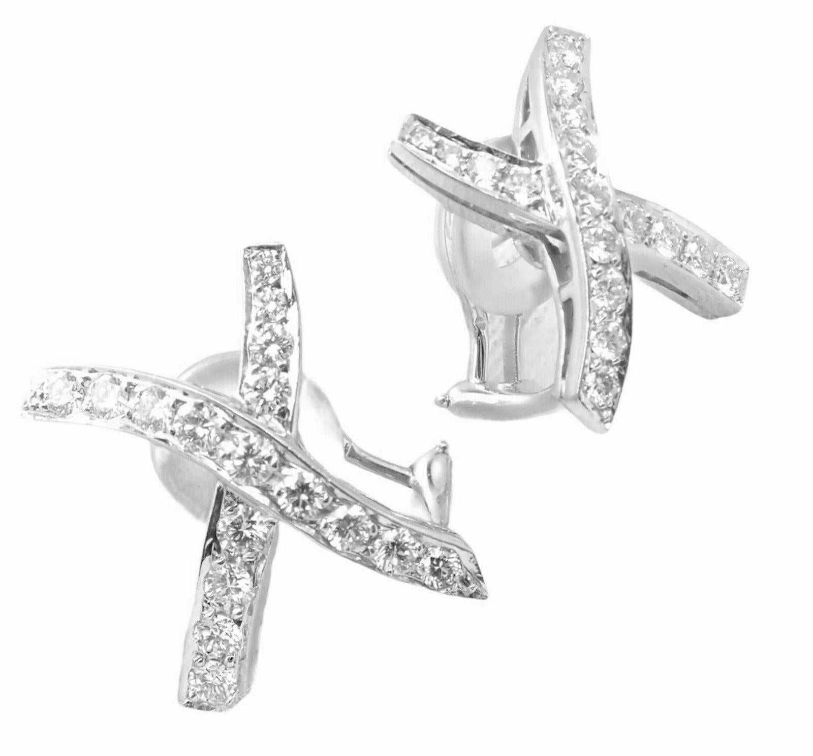 Platinum Diamond Crossover Loving X Earrings by Paloma Picasso for Tiffany & Co.
With 34 round brilliant cut diamonds VS1 clarity, G color total weight approximately 1ct 
These earrings are made for pierced ears.
Details: 
Measurements: 15mm x