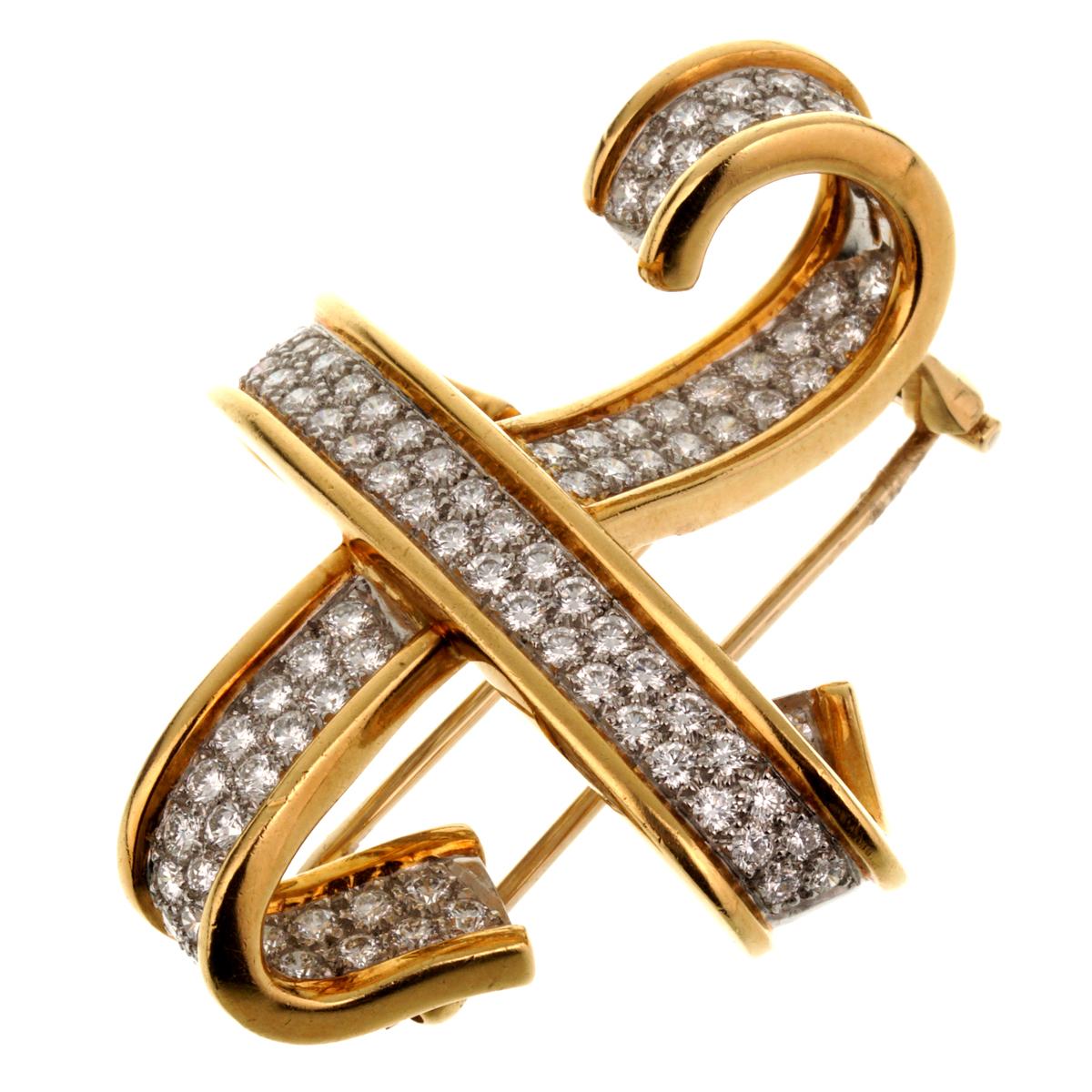 Une fabuleuse broche authentique de Tiffany & Co, dessinée par Paloma Picasso, mettant en valeur 2ct des plus beaux diamants ronds de taille brillant, sertis dans du platine. Le cadre est conçu en or jaune 18 carats. Vers 1988