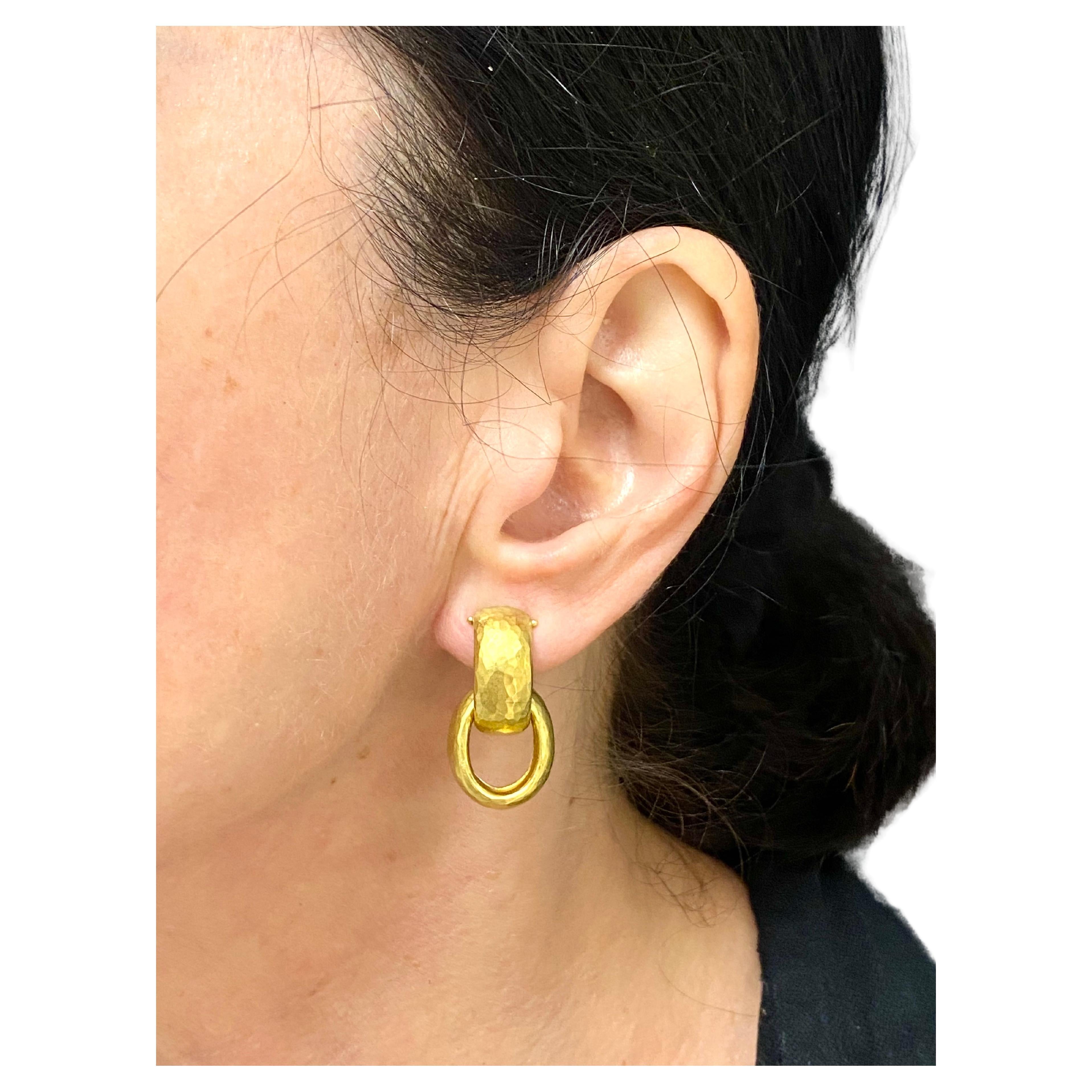 DESIGNER: Paloma Picasso for Tiffany & Co.
CIRCA: 1989
MATERIALS: 18K Yellow Gold
WEIGHT: 18.5 grams
MEASUREMENT: 1 1/8
