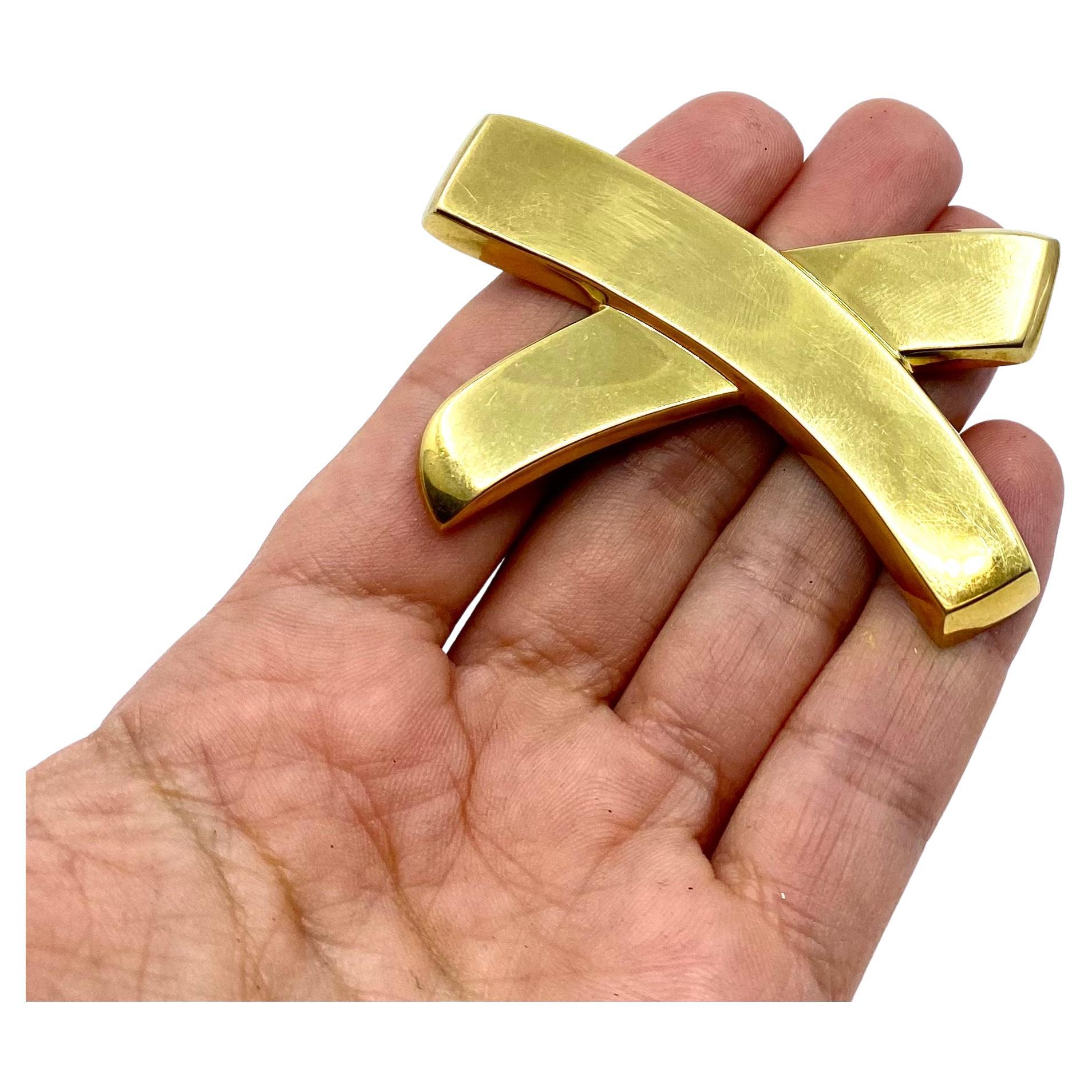 DESIGNER: Paloma Picasso for Tiffany & Co.
CIRCA: 1980s
MATERIALS: 18k Yellow Gold
WEIGHT: 27.4 grams
MEASUREMENT: 1 5/8
