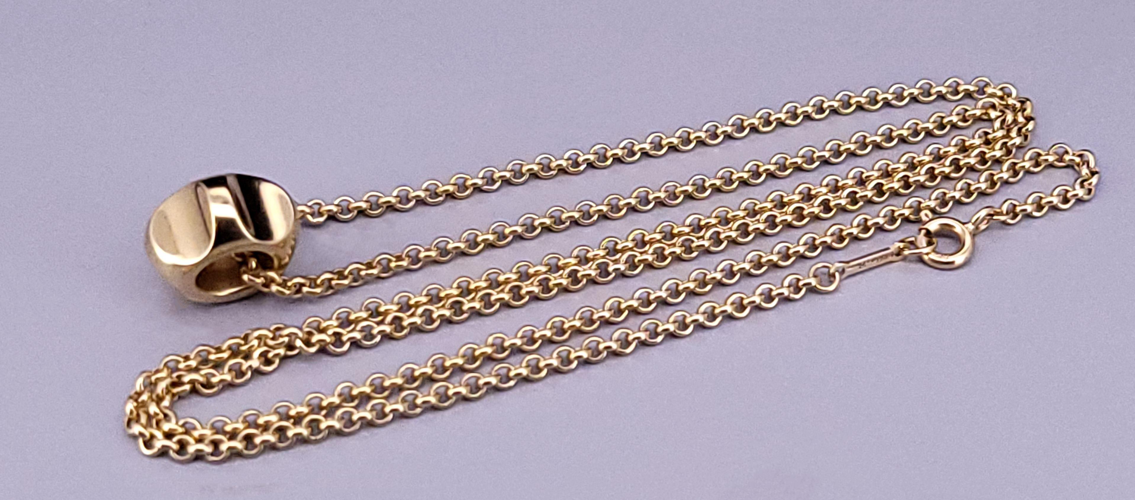 Tiffany & Co. Paloma Picasso Collier pendentif rainure en or jaune 18 carats en vente 2