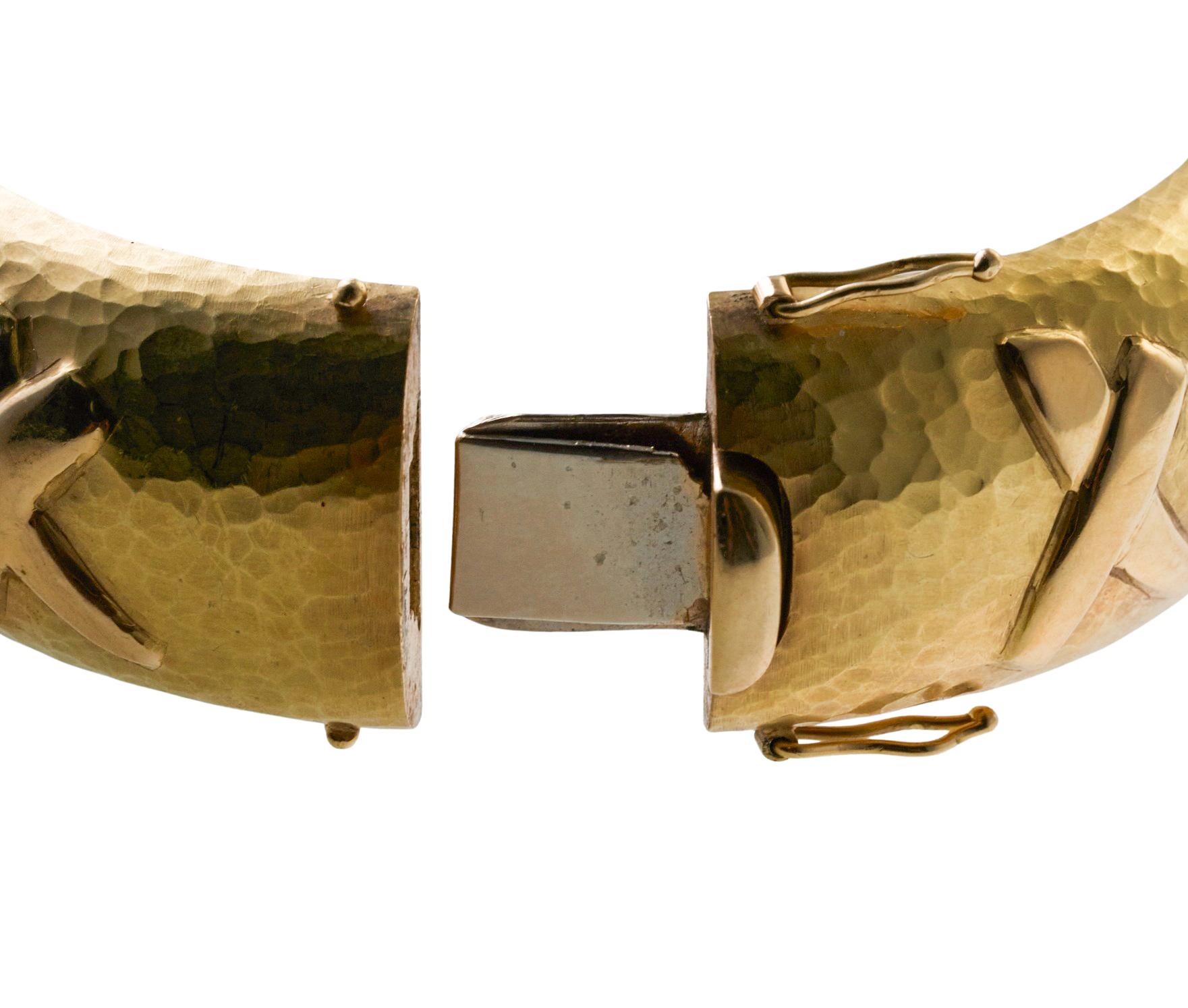 Tiffany & Co Paloma Picasso Hammered Gold X Graffiti Bangle Bracelet In Excellent Condition In New York, NY