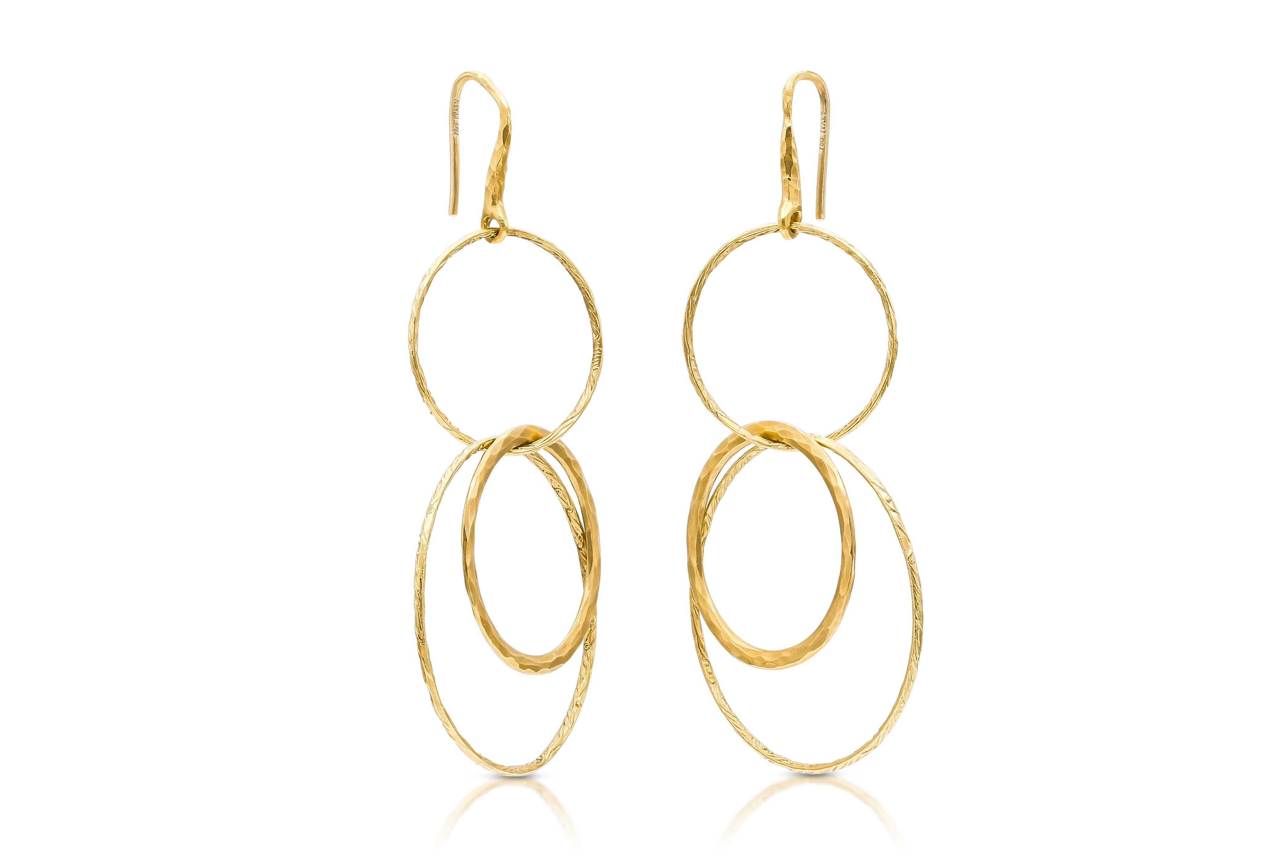 Finely crafted in 18k yellow gold.
Signed by Paloma Picasso for Tiffany & Co.
2 1/2 x 7/8 inches