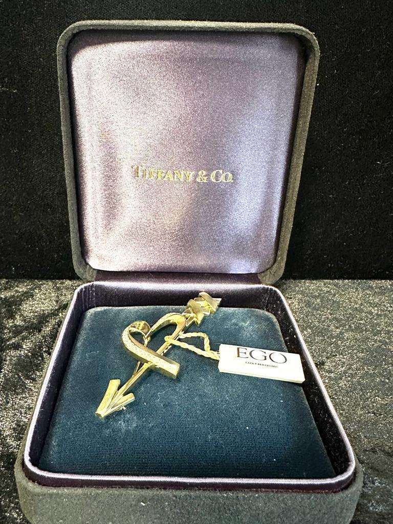Women's or Men's Tiffany & Co. Paloma Picasso Heart and Arrow Brooch 18 karat Gold and Diamonds For Sale