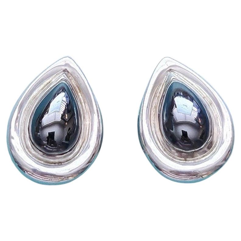 Tiffany & Co. Pendientes de clip de plata de ley con lágrima de hematites Paloma Picasso