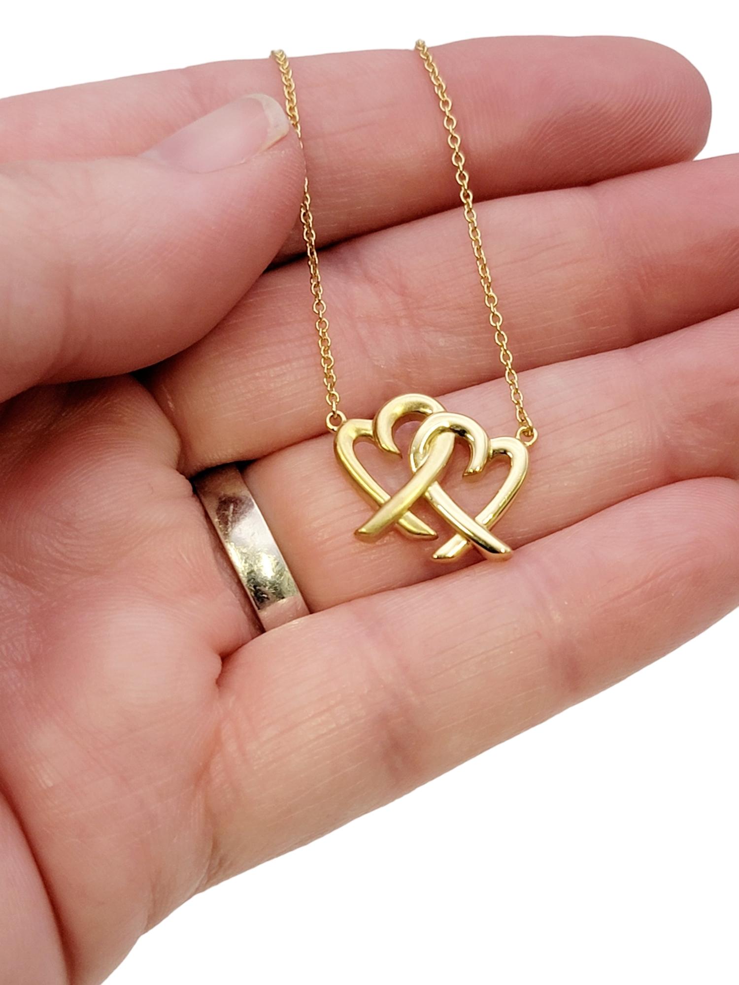 Tiffany & Co. Paloma Picasso Interlocking Hearts Pendant Necklace 18 Karat Gold For Sale 2