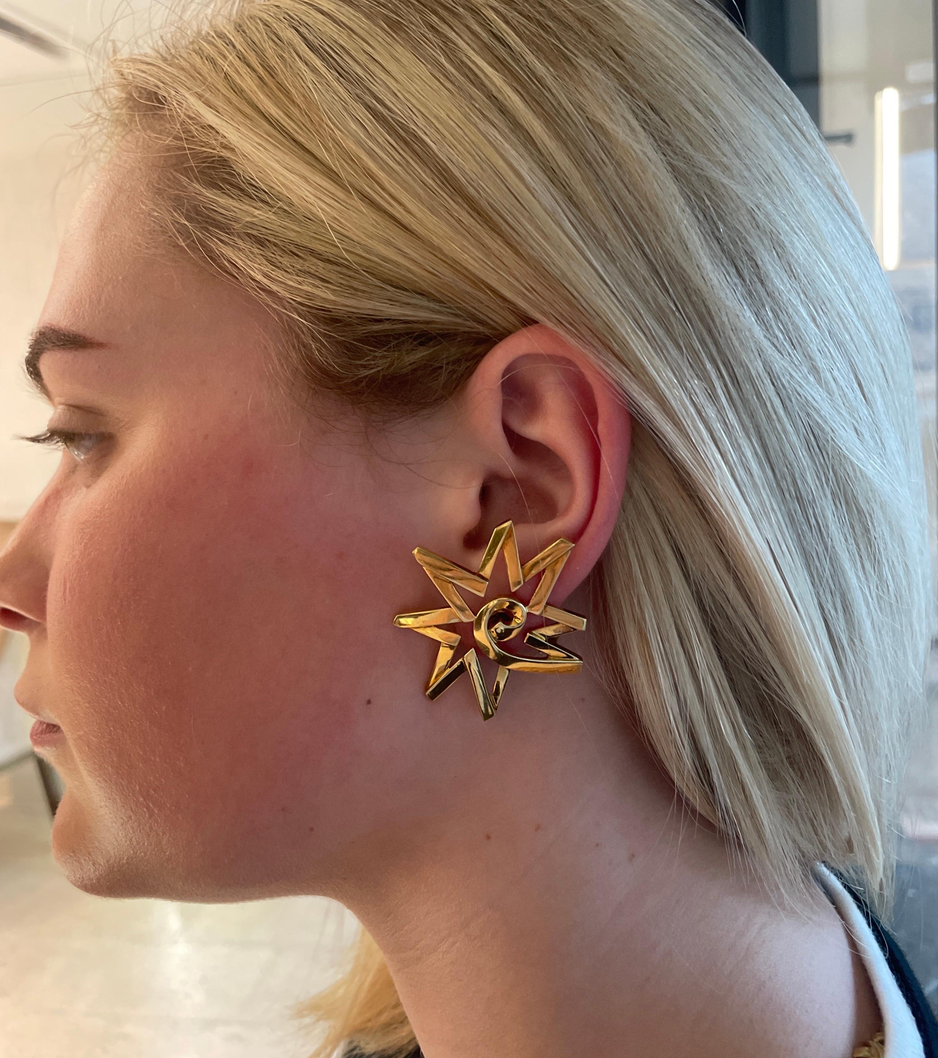 Tiffany & Co. Paloma Picasso Large Star Earrings 18K Yellow Gold For Sale 1