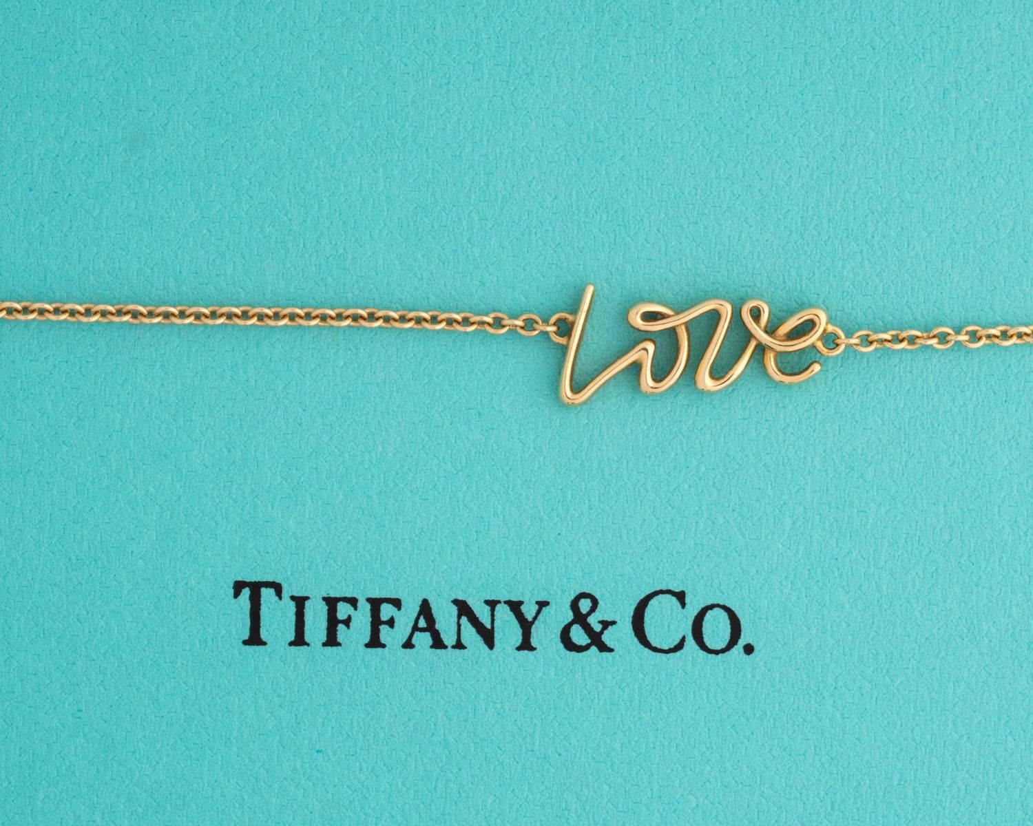 Tiffany and Co. Paloma Picasso Love Bracelet - 18 Karat Gold

This delicate chain bracelet is part of the Tiffany and Co. Paloma Picasso Collection. It is crafted from rich 18 Karat Yellow Gold. A fine chain extends from each end and meets at the