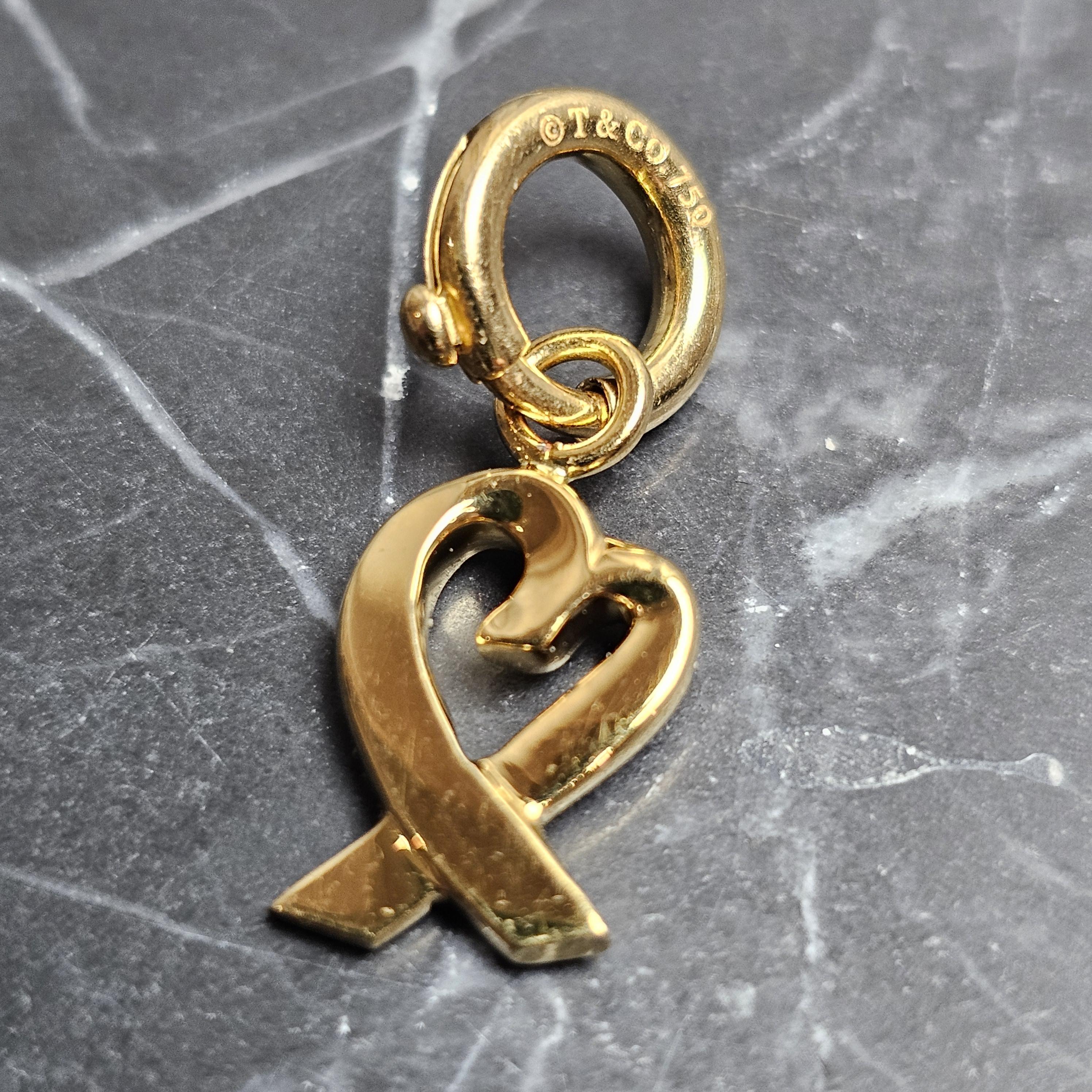 Tiffany & Co. Paloma Picasso Loving Heart Charm 18k Yellow Gold Spring Ring For Sale 4