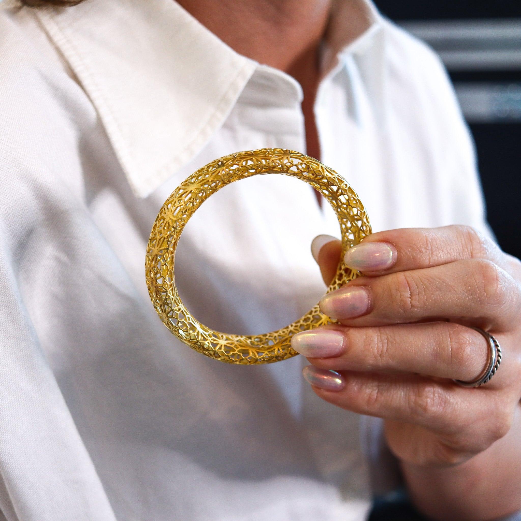 Marrakesh bangle bracelet designed by Paloma Picasso for Tiffany & Co.

Gorgeous tridimensional bangle bracelet, created by Paloma Picasso for the Tiffany & Co. Studios, This rare bracelet is from the iconic Marrakesh collection, crafted in 18Kt