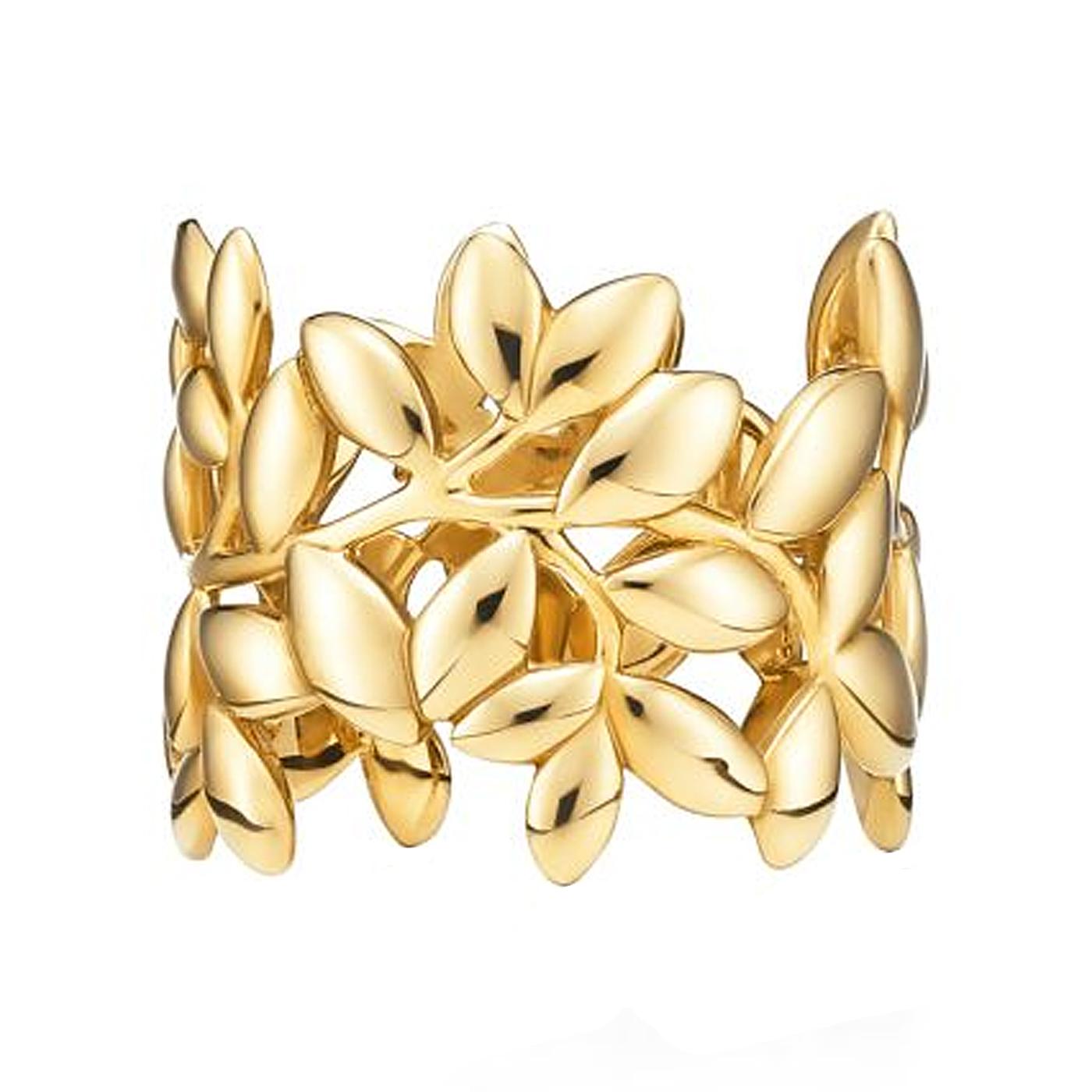With beautifully sculpted leaves in 18k gold, Paloma honors the olive branch, a symbol of peace and abundance. Band ring in 18k gold. Original designs by Paloma Picasso. Paloma Picasso’s creations artfully combine timeless sophistication with bold