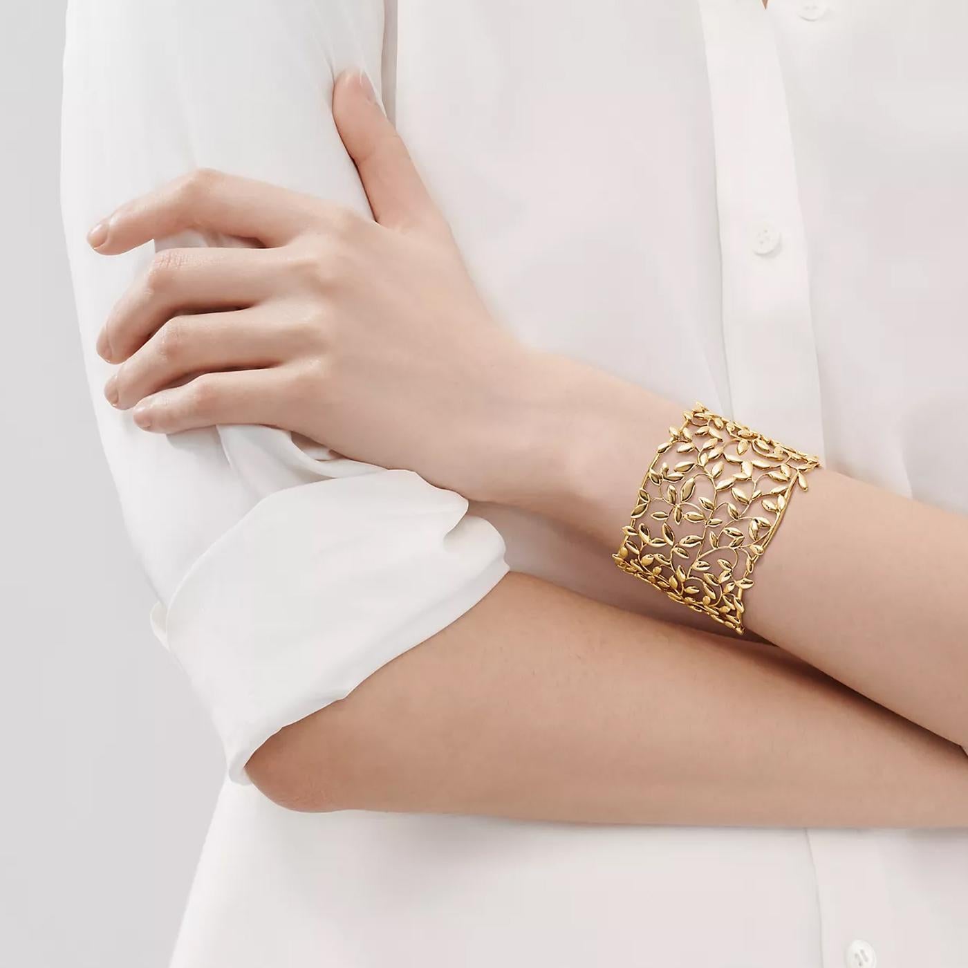 Tiffany & Co Paloma Picasso Olivblatt-Manschettenknöpfe 18K Gold Medium Größe Armband im Zustand „Gut“ in Aventura, FL