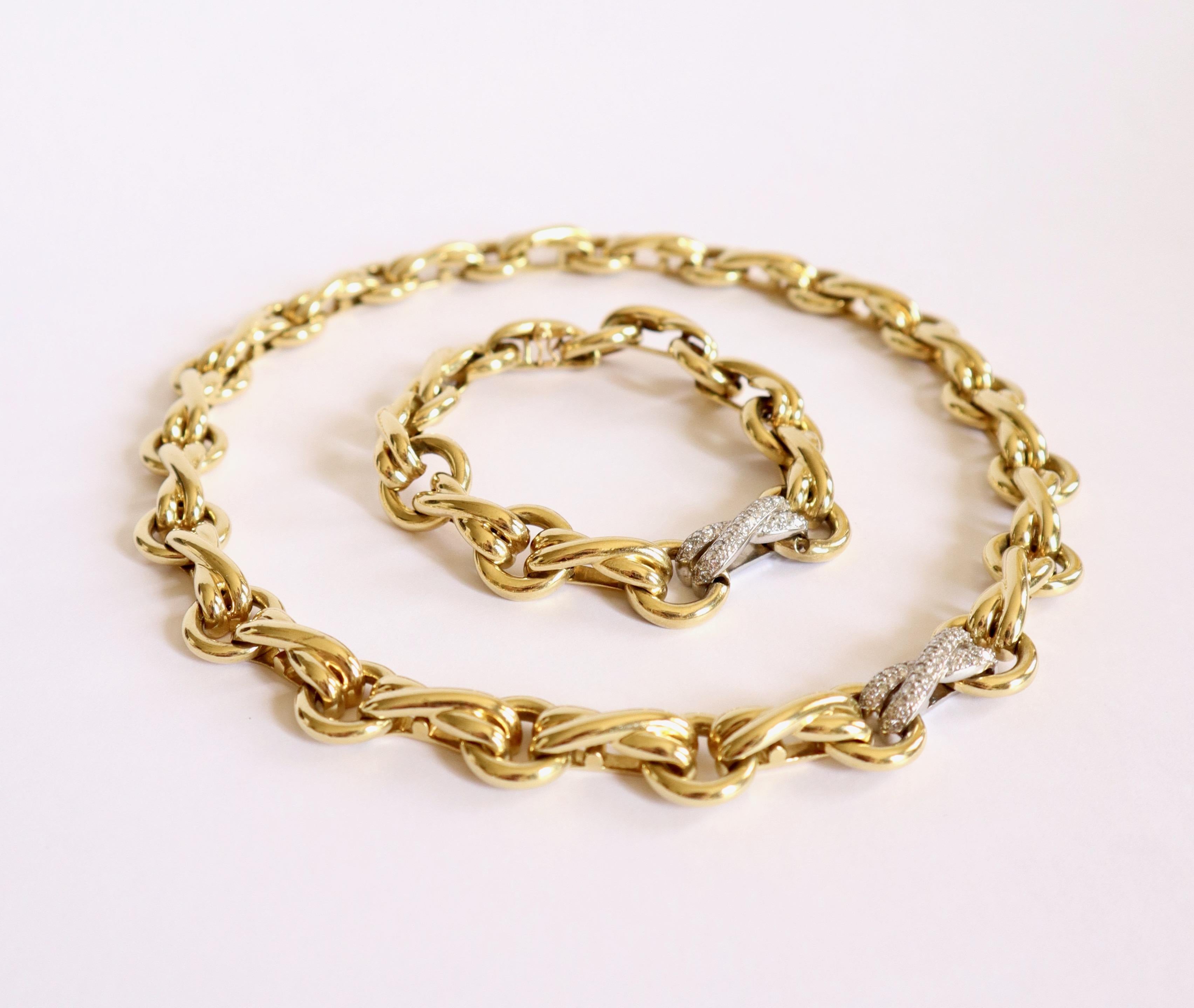 Tiffany's Paloma Picasso Bracelet and Necklace in 18kt Yellow Gold Platinum and Diamonds. Together they can form a long necklace.
Alternate Circles of interlaced double Links. A Platinum Link is paved with Diamonds for about 0.5 to 0.8 Carat on each