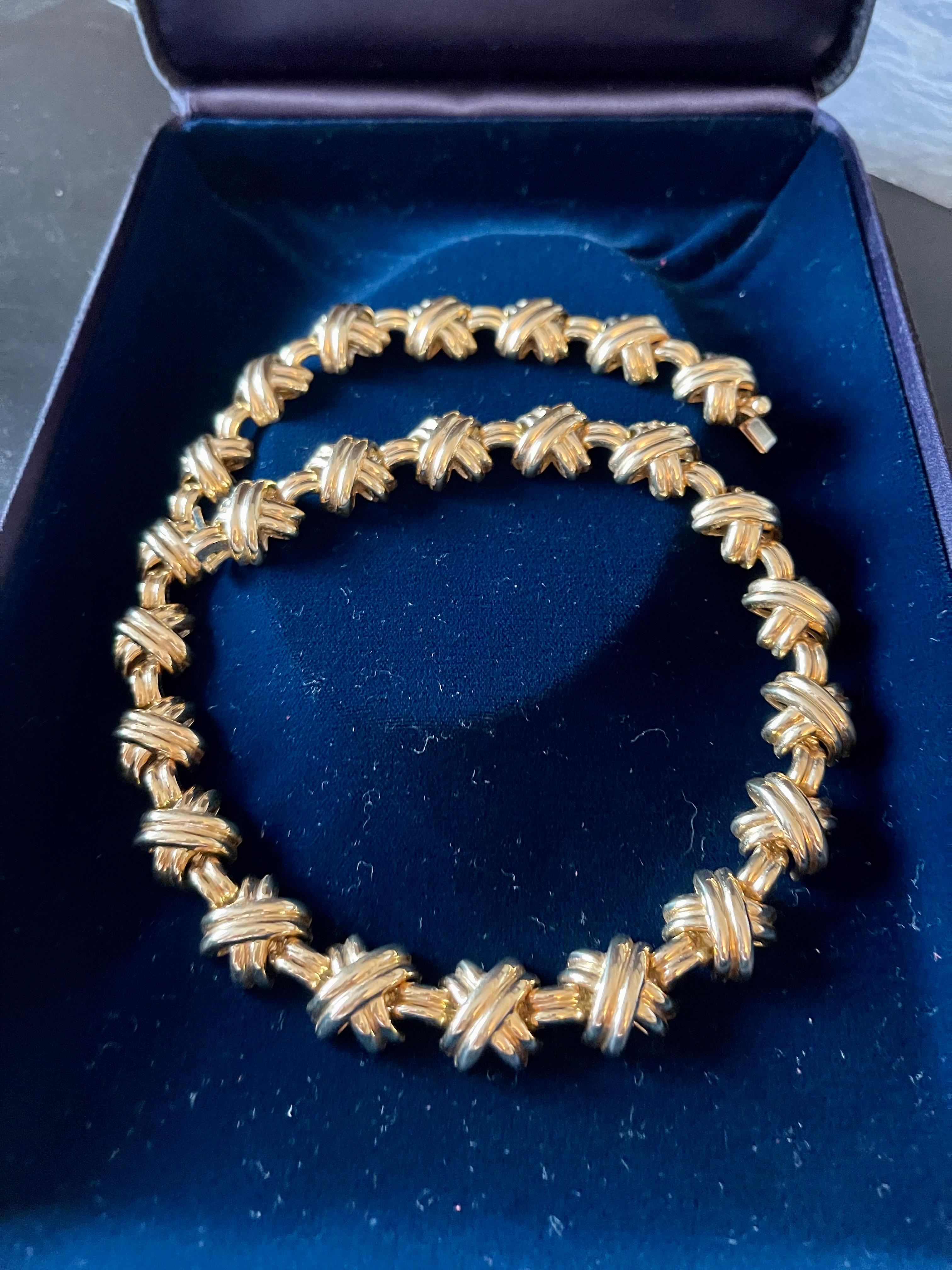 Tiffany & Co. Paloma Picasso Signature X 18 K Yellow Gold Necklace In Good Condition For Sale In Zurich, Zollstrasse