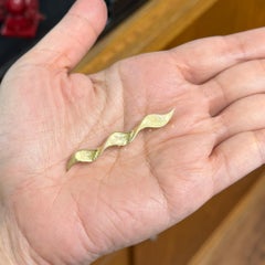 Tiffany & Co. Paloma Picasso Single Wave Brooch 18k Yellow Gold