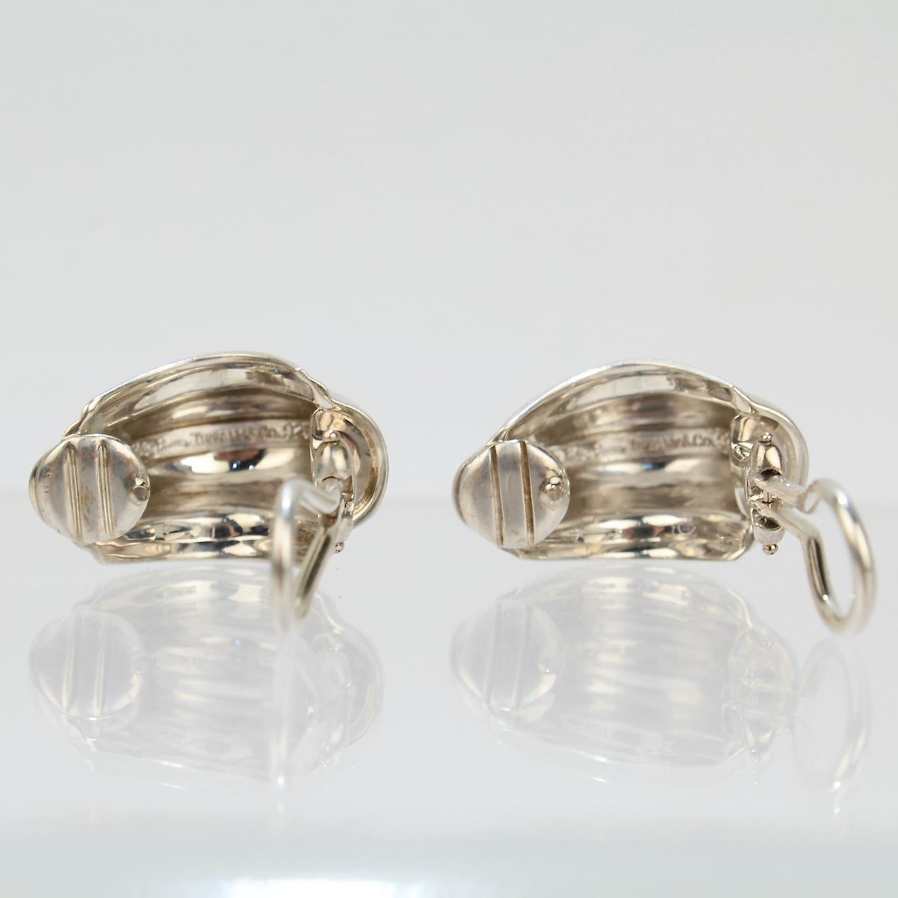Tiffany & Co. Paloma Picasso Sterling Silver Shell Shaped Clip-On Earrings In Good Condition In Philadelphia, PA