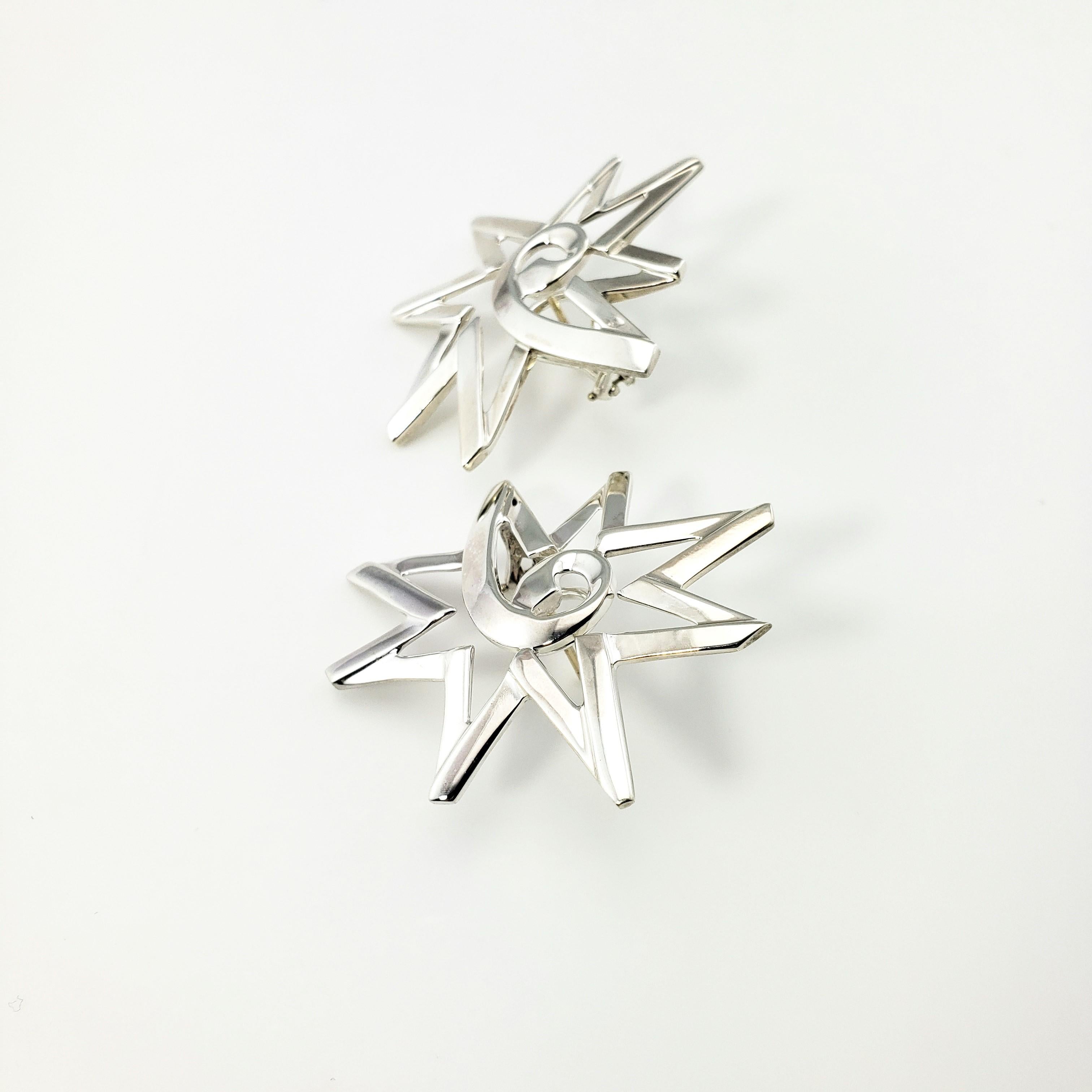 Vintage Tiffany & Co. Paloma Picasso Sterling Silver Starburst Earrings

These stunning earrings are beautifully detailed in sterling silver by Paloma Picasso for Tiffany & Co. Hinged closures.

Size: 43 mm x 38 mm

Weight: 8.8 dwt. / 13.8