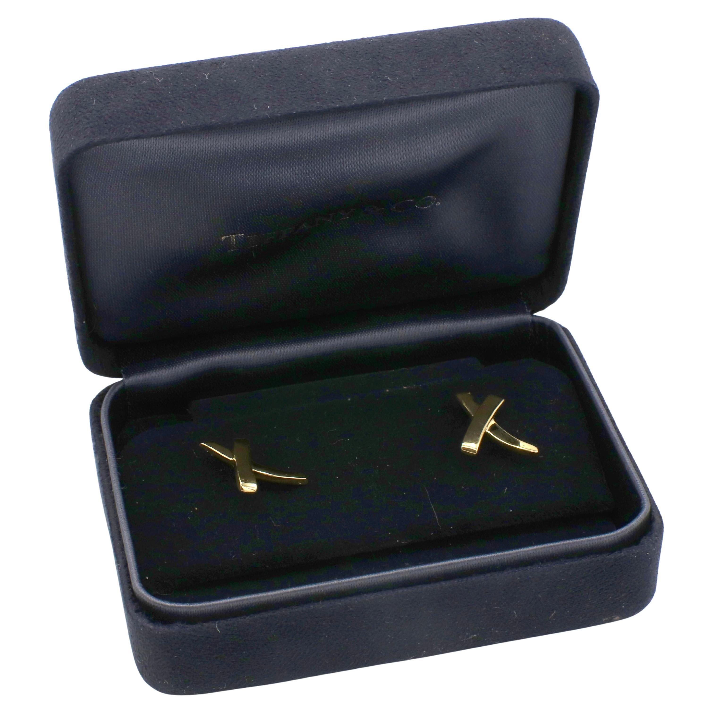 Tiffany & Co. Paloma Picasso X Kiss Graffiti Ohrstecker aus 18 Karat Gelbgold 
Metall: 18k Gelbgold
Gewicht: 2.94 Gramm
Abmessungen: 12 x 13,5 mm
Rückseiten: Pfosten, eine Ohrringhalterung ist nicht T&Co.
ADD I-15306

