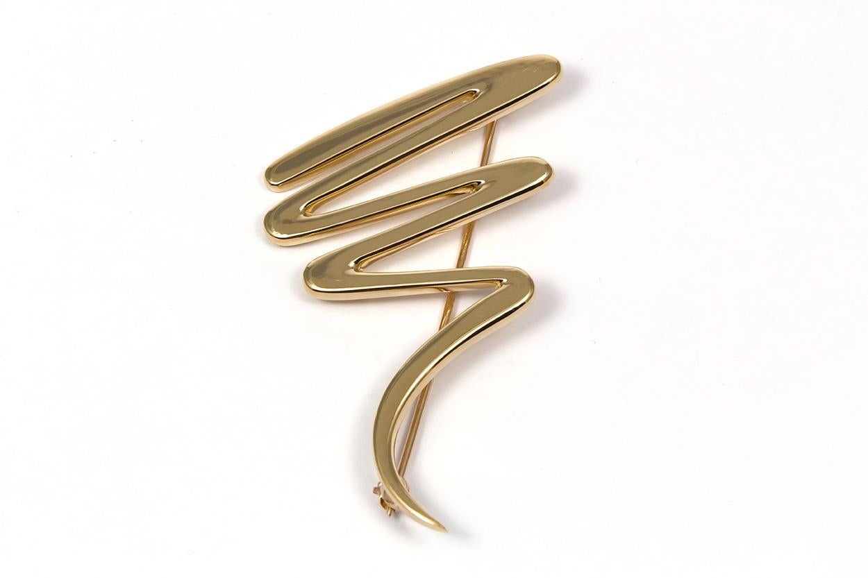 We are pleased to offer this Tiffany & Co. Paloma Picasso Zig Zag Brooch Pin in 18k yellow gold. The Brooch measures approximately 32mm by 50mm (1.25