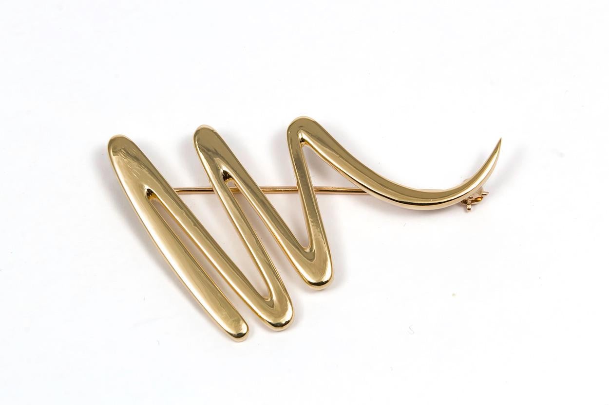 Tiffany & Co. Paloma Picasso Zig Zag Brooch Pin 18 Karat Yellow Gold In Good Condition In Tustin, CA