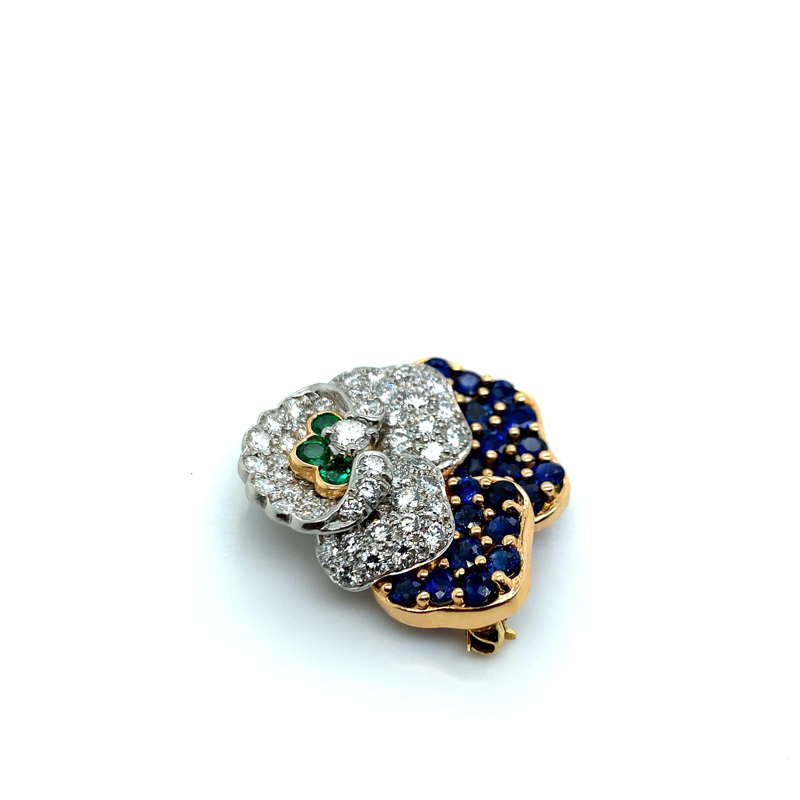 Tiffany & Co. Broche Pansy en or et platine avec saphir, émeraude et diamant Pour femmes en vente