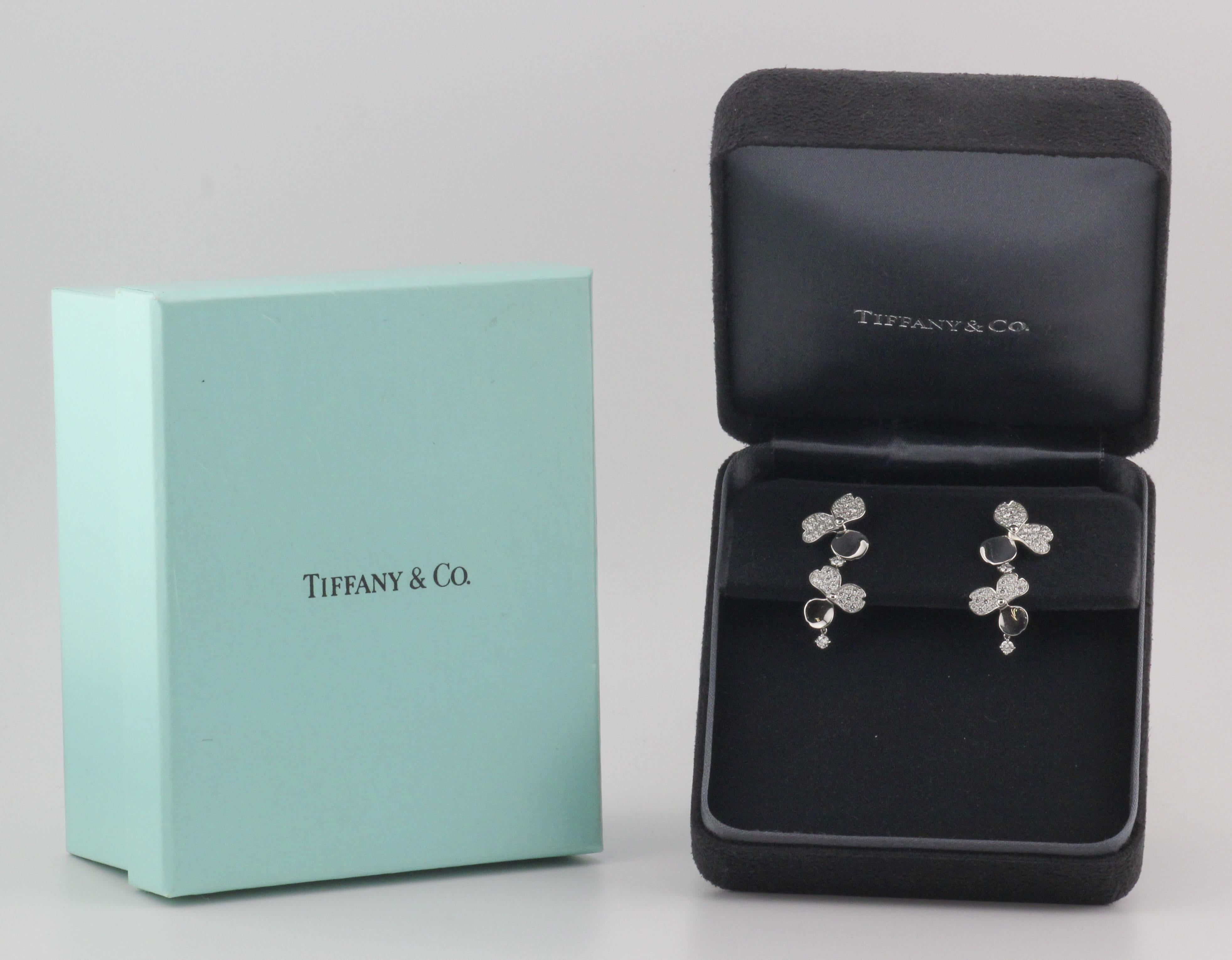 Tiffany & Co. Orecchini pendenti in platino con diamanti a fiore di carta in vendita 1