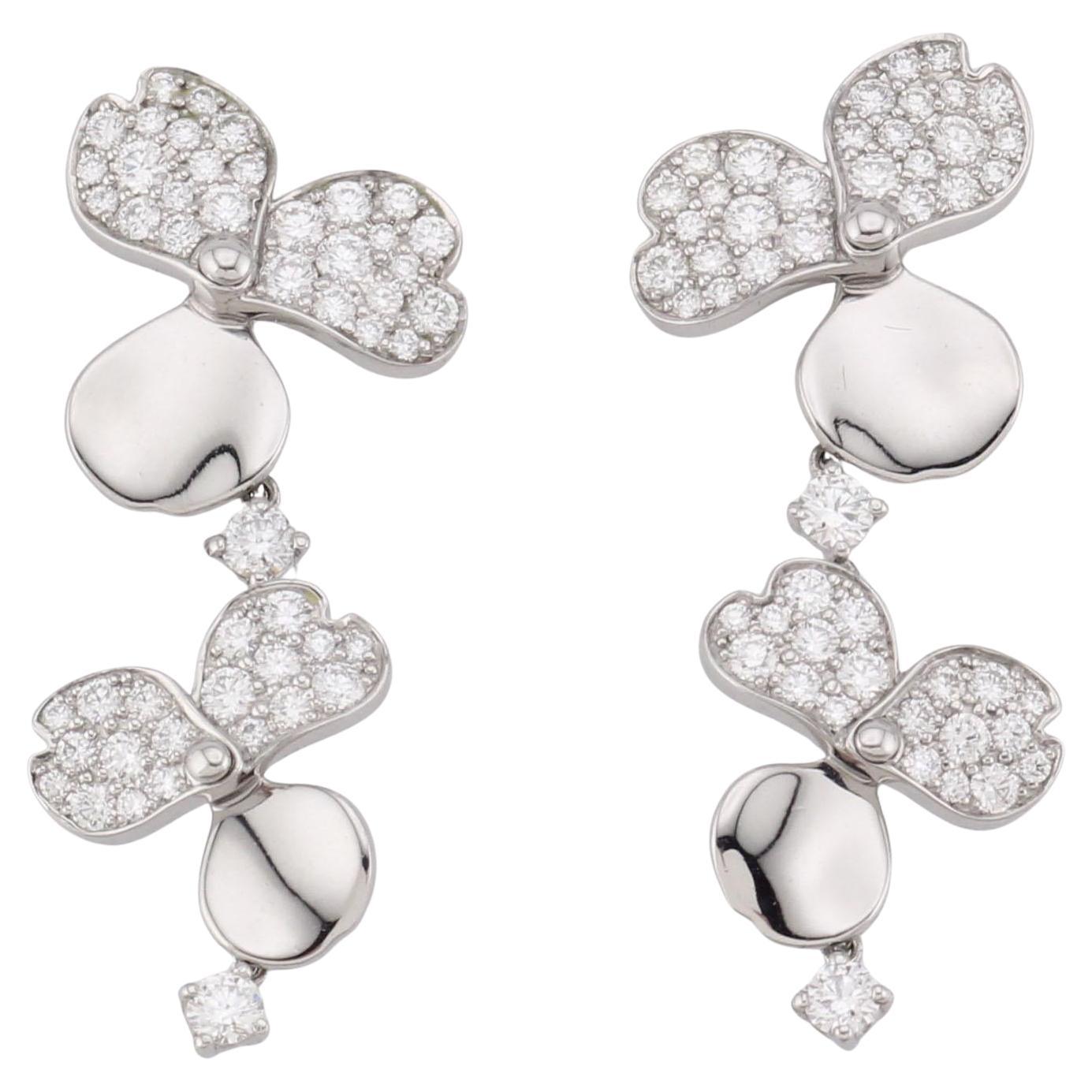 Tiffany & Co. Orecchini pendenti in platino con diamanti a fiore di carta in vendita