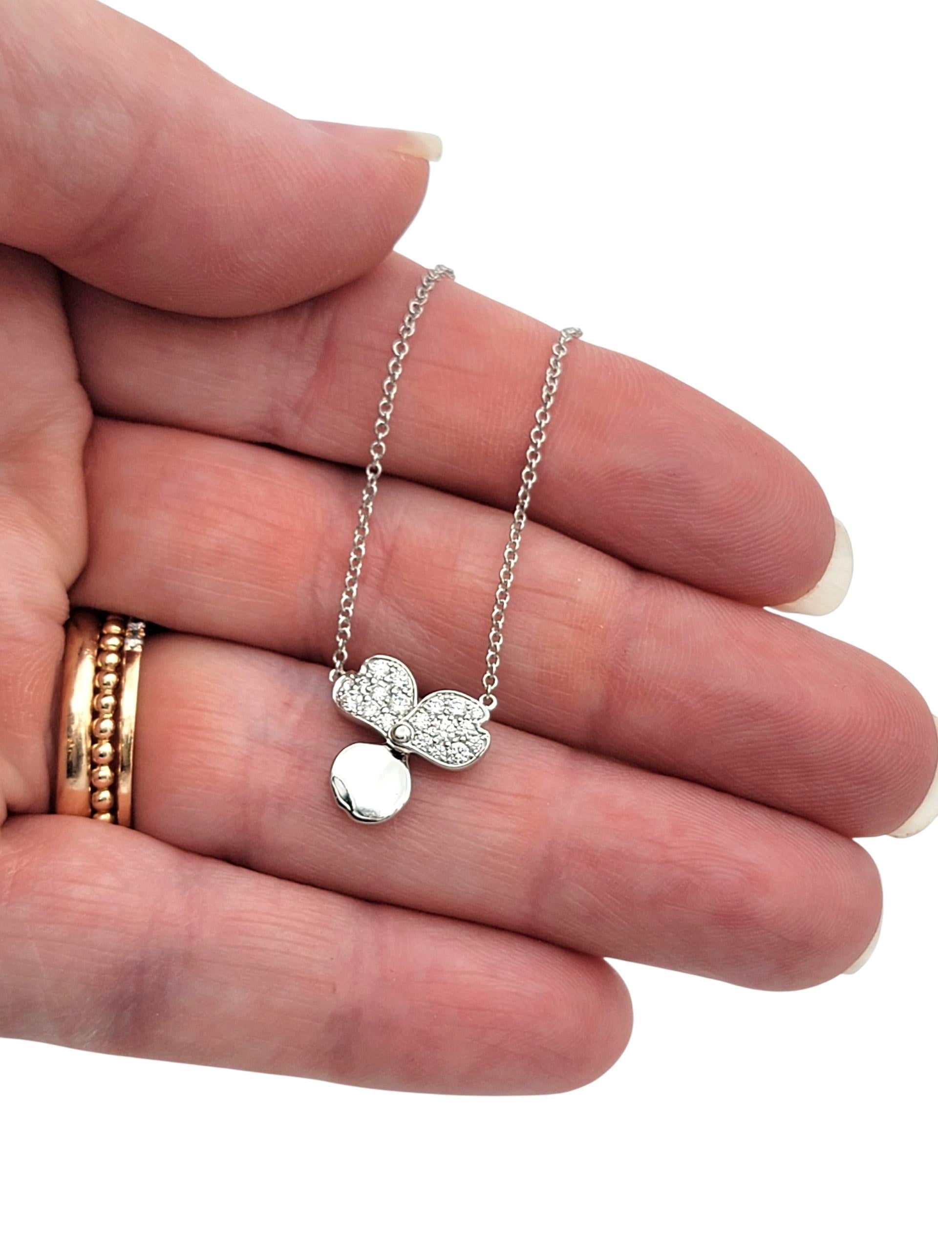 Tiffany & Co. Collana con ciondolo in platino con fiori di carta e diamanti in vendita 2