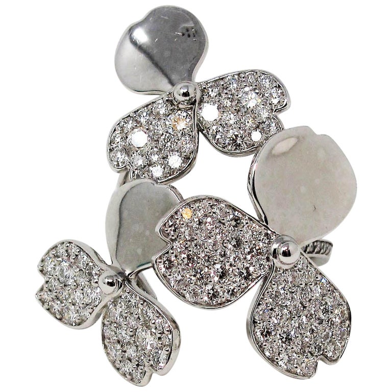 Tiffany and Co. Anello Fiori di carta in platino con diamanti con scatola  in vendita su 1stDibs