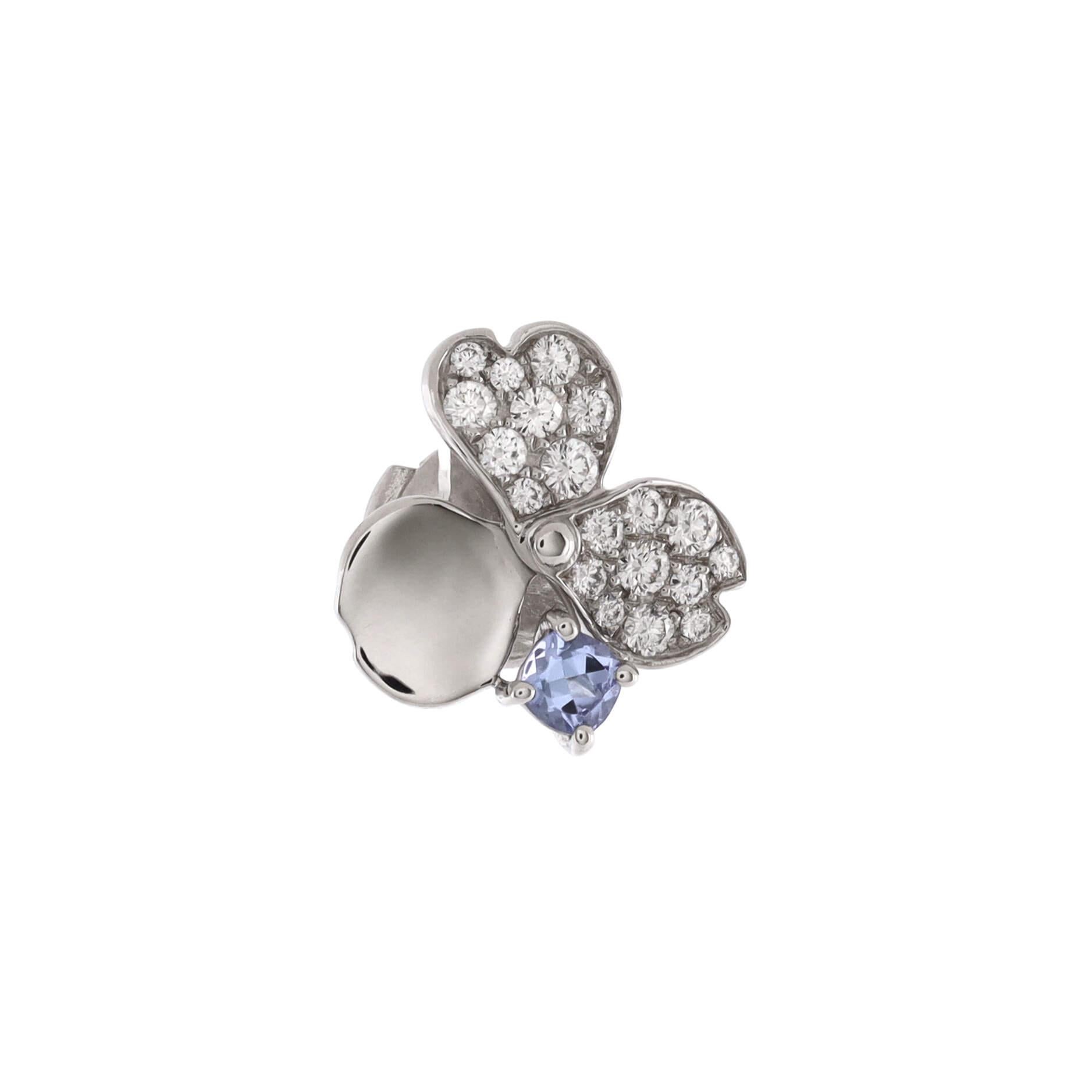 Condition: Very good. Minute wear with a chip to one of the tanzanites.
Accessories: No Accessories
Measurements: Height/Length: 11.65 mm, Width: 11.50 mm
Designer: Tiffany & Co.
Model: Paper Flowers Stud Earrings Platinum with Diamonds and