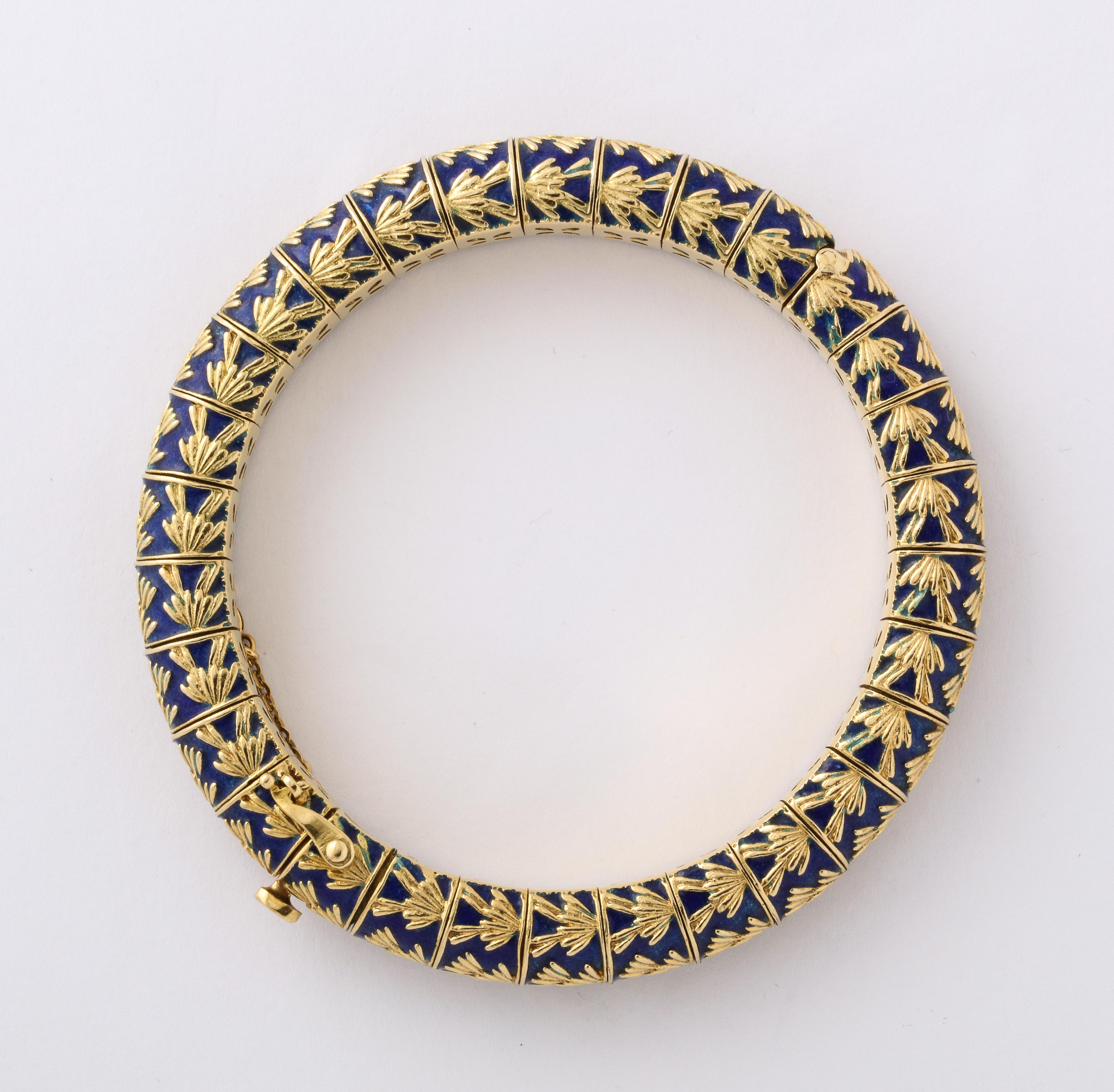 Empire Tiffany Bracelet 18K Gold And Enamel 1960s Made In France For Sale